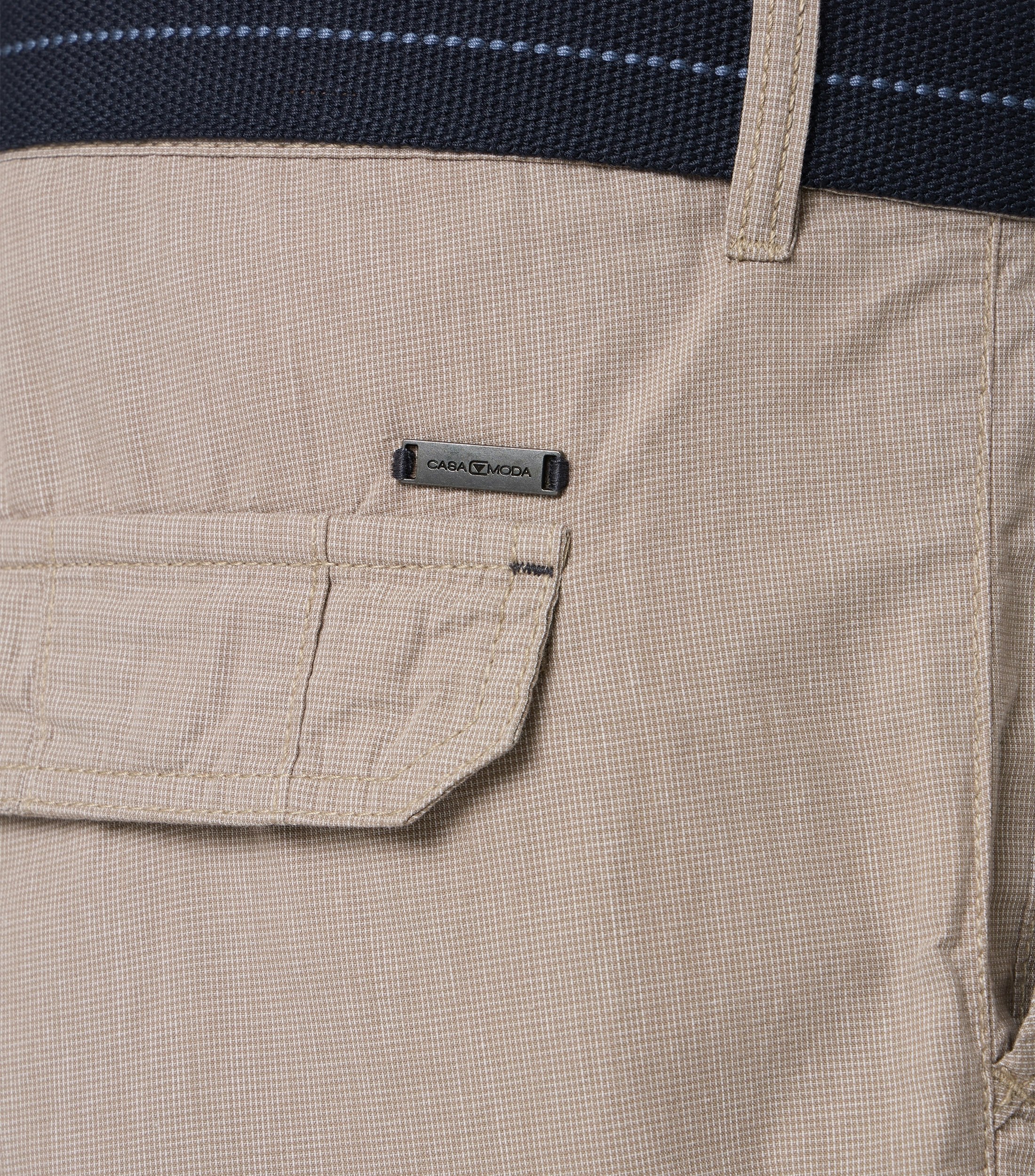 Ein Shorts im uni Muster in der Farbe Beige