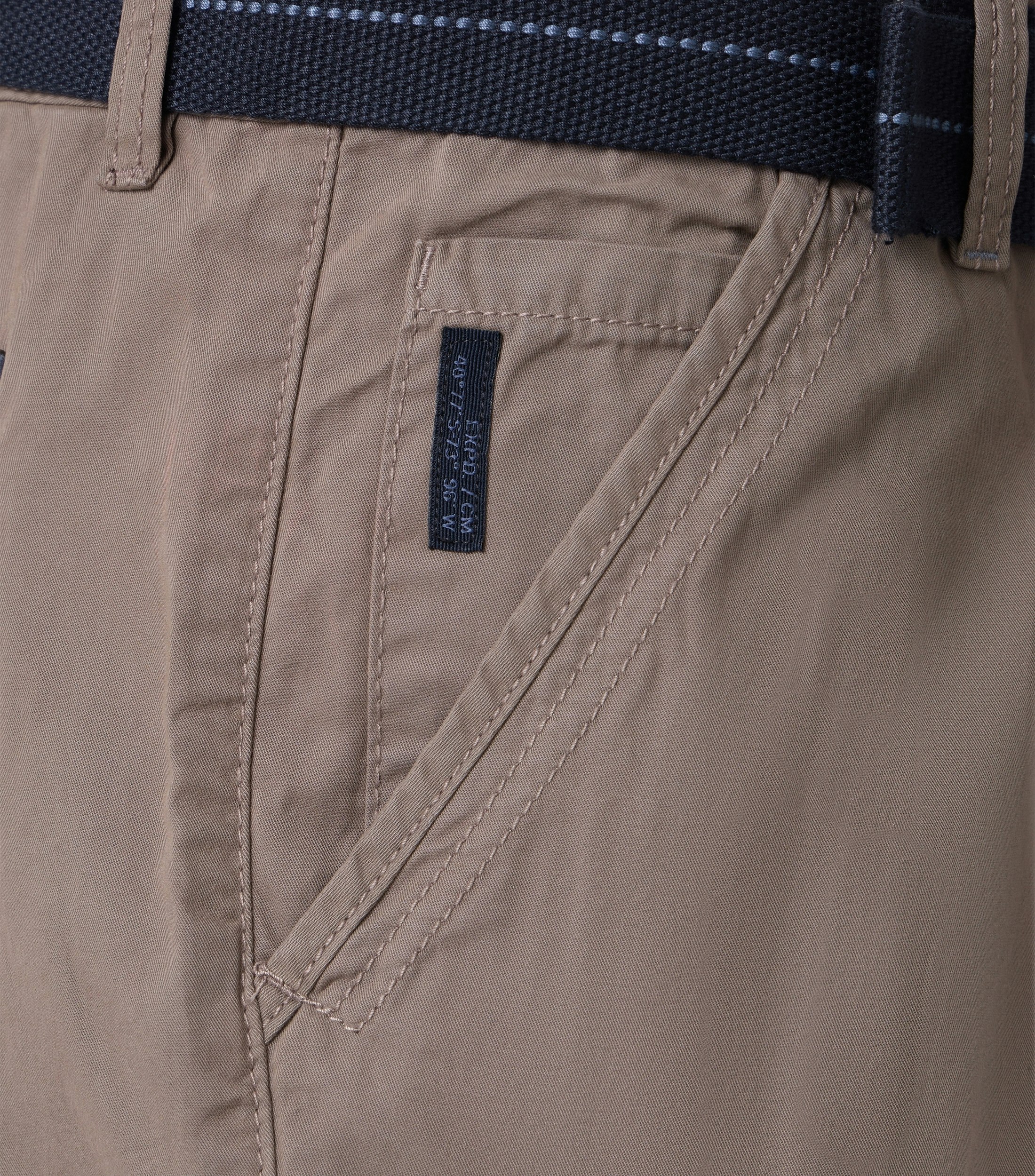 Ein Shorts im uni Muster in der Farbe Hellbraun