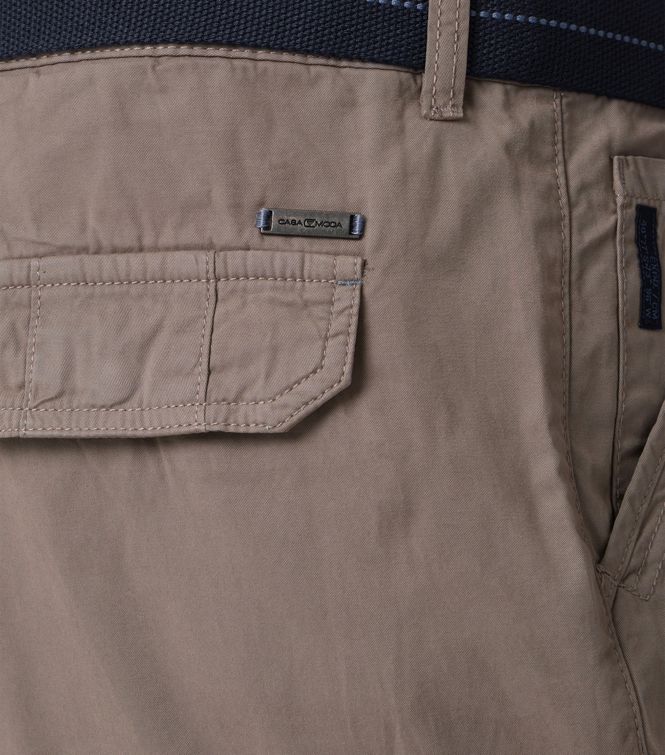 Ein Shorts im uni Muster in der Farbe Hellbraun