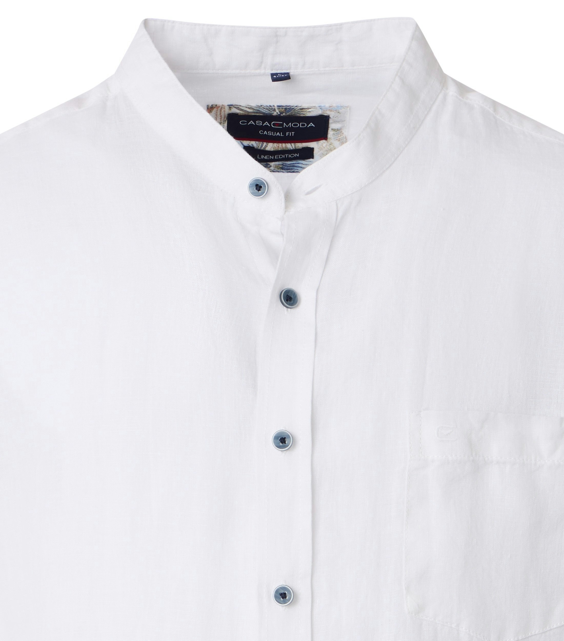 Ein Freizeithemd im uni Muster in der Farbe Weiß