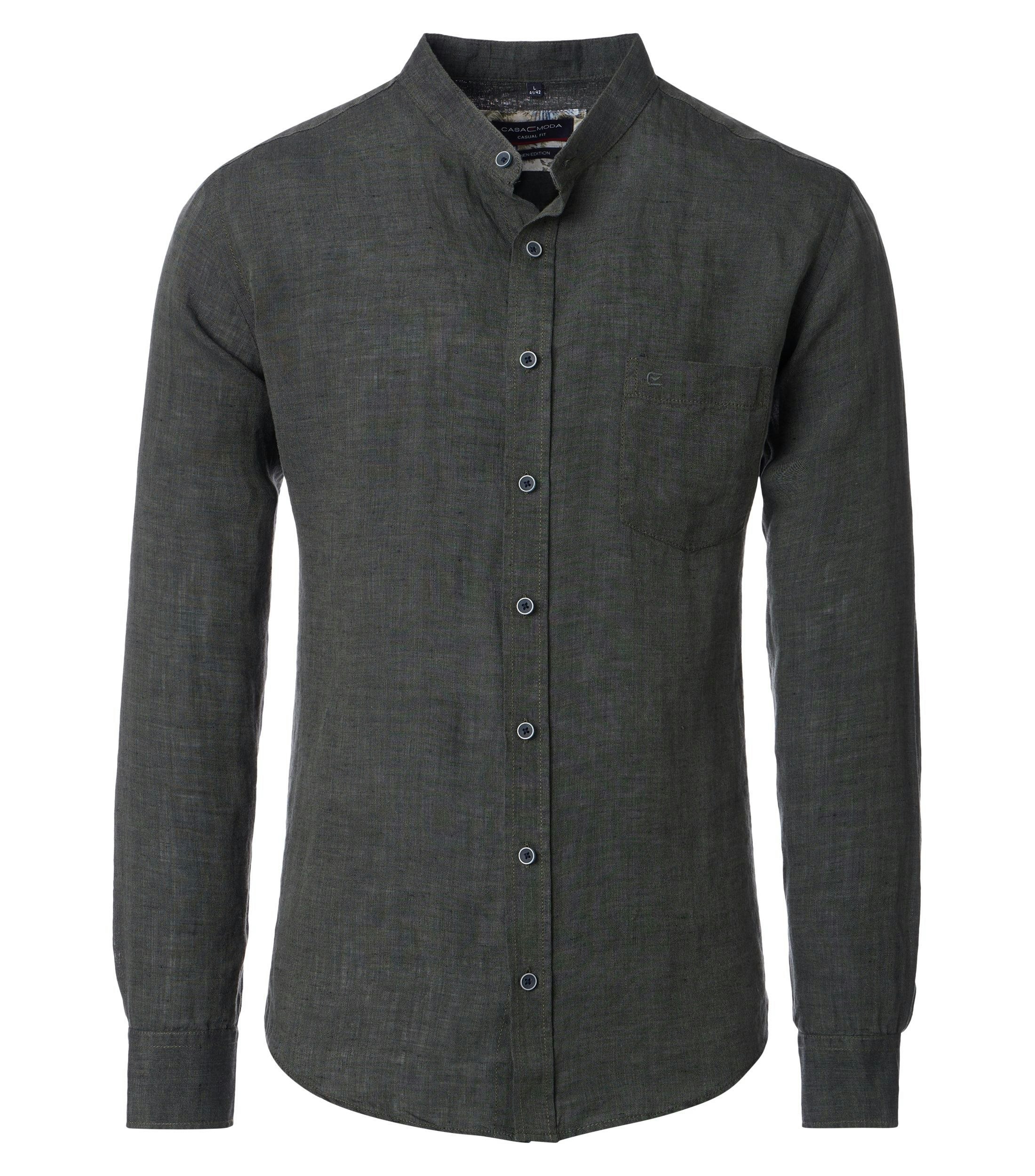 Ein Freizeithemd im uni Muster in der Farbe grün