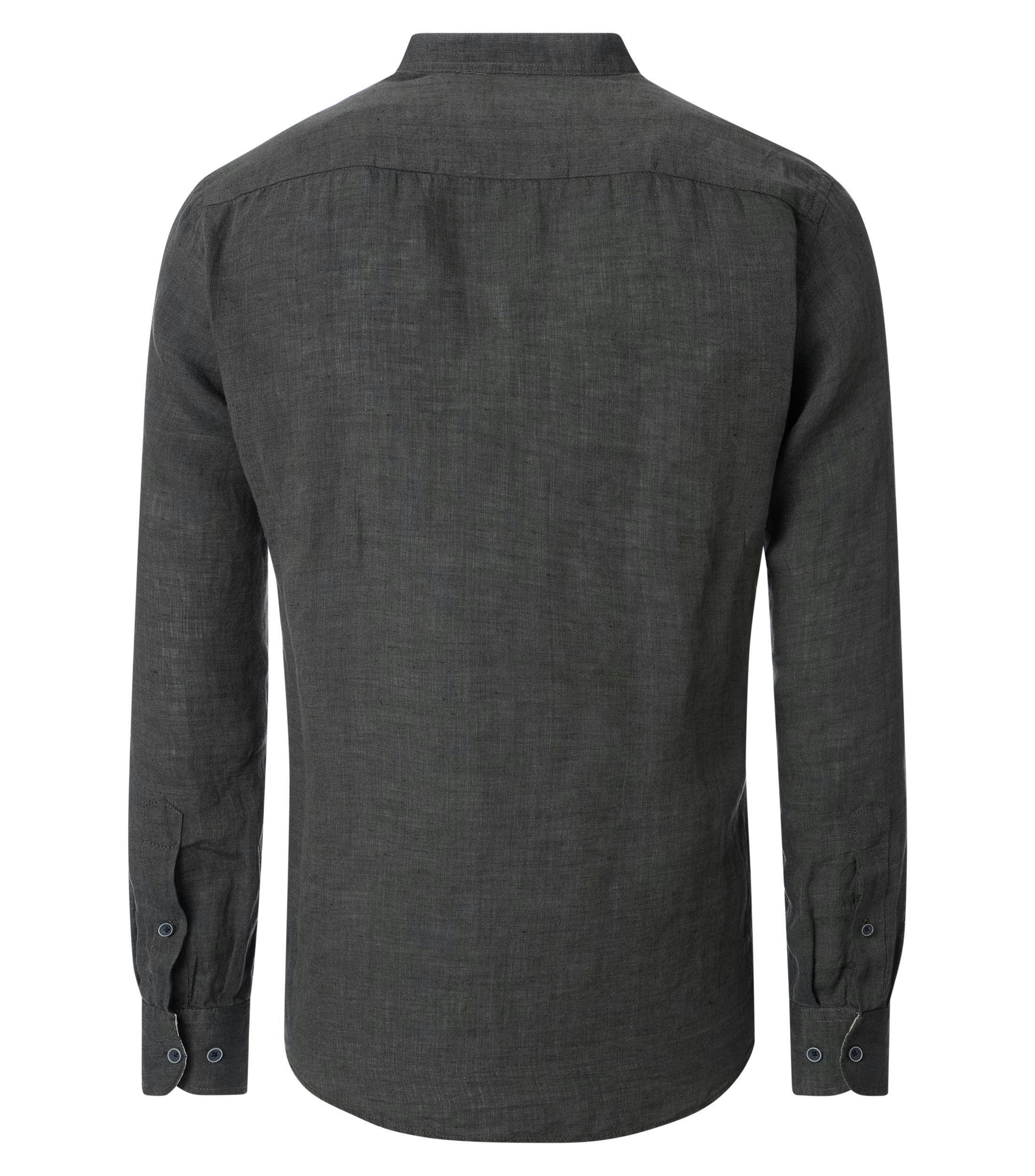 Ein Freizeithemd im uni Muster in der Farbe grün