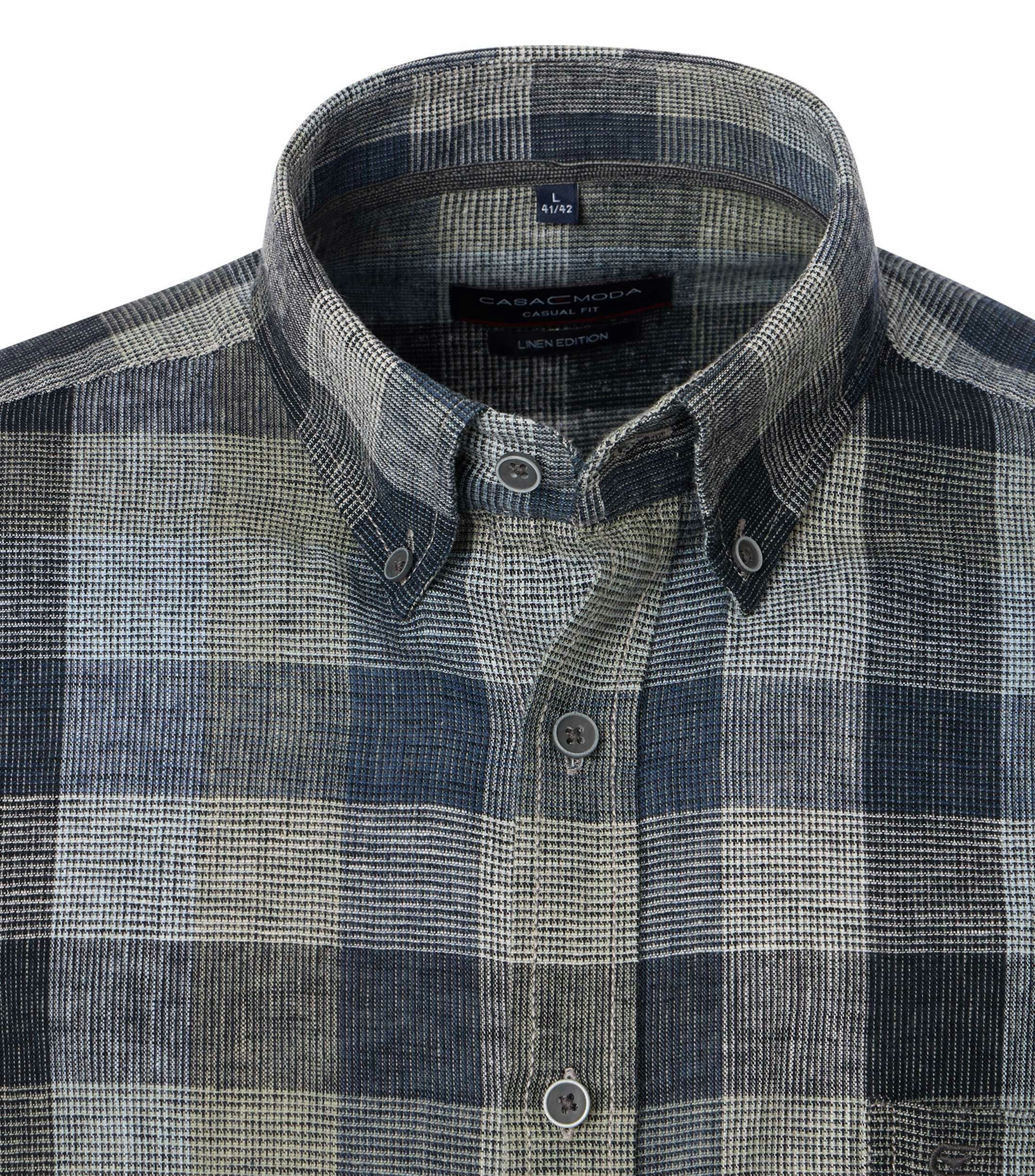 Ein Freizeithemd im kariert Muster in der Farbe Dunkelgrau
