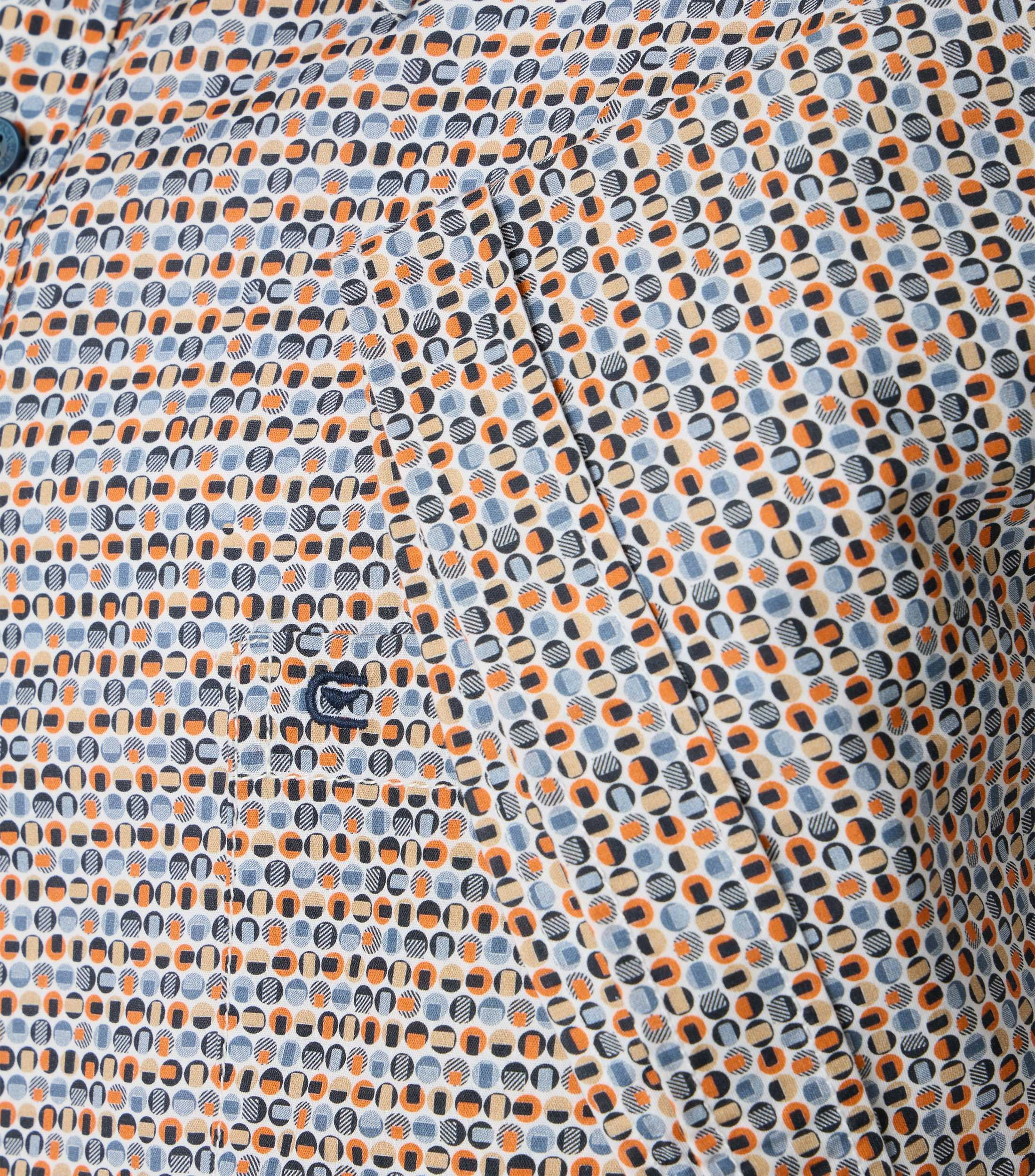 Ein Freizeithemd im Print Muster in der Farbe Dunkelorange
