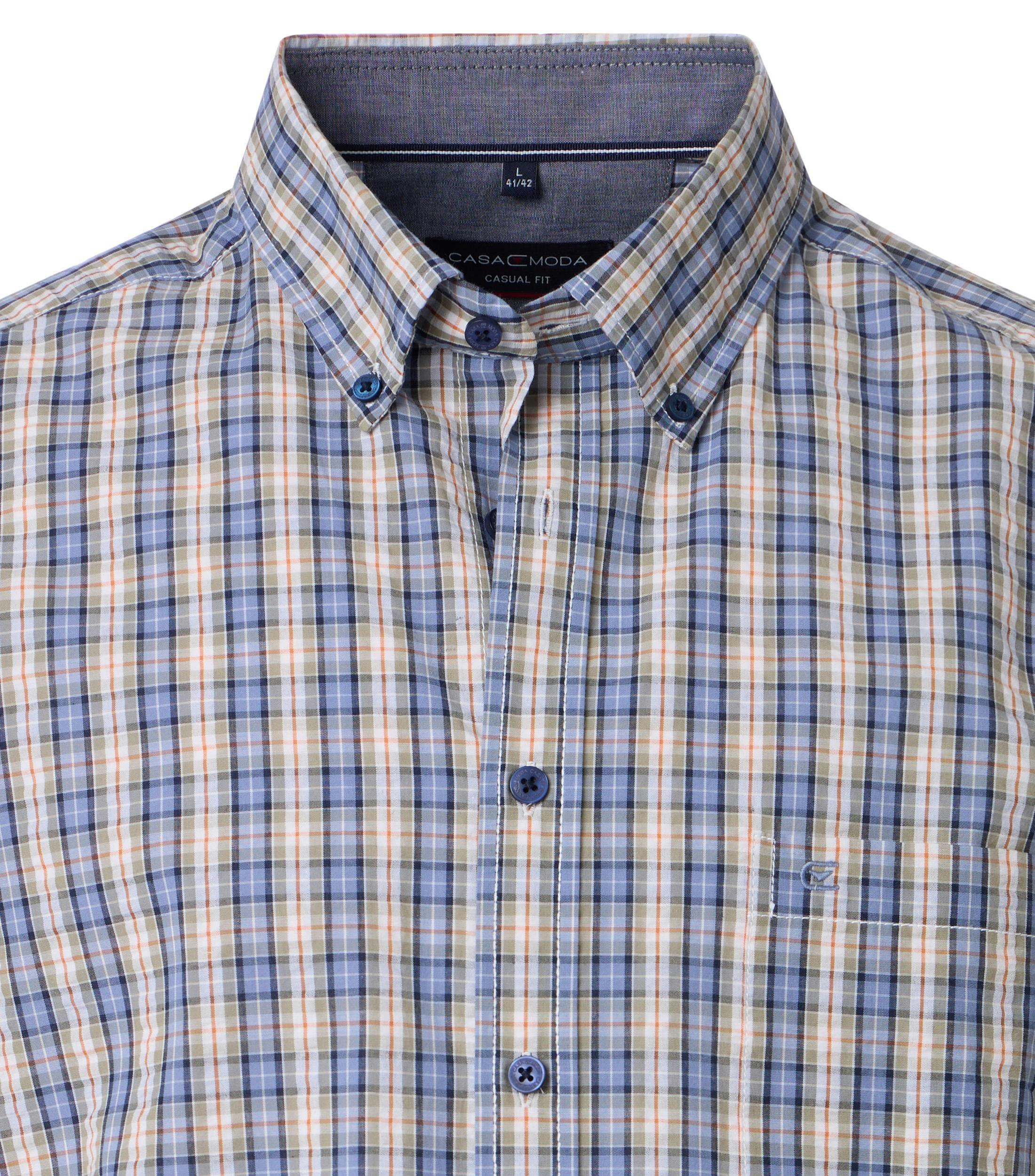 Ein Freizeithemd im kariert Muster in der Farbe Blau