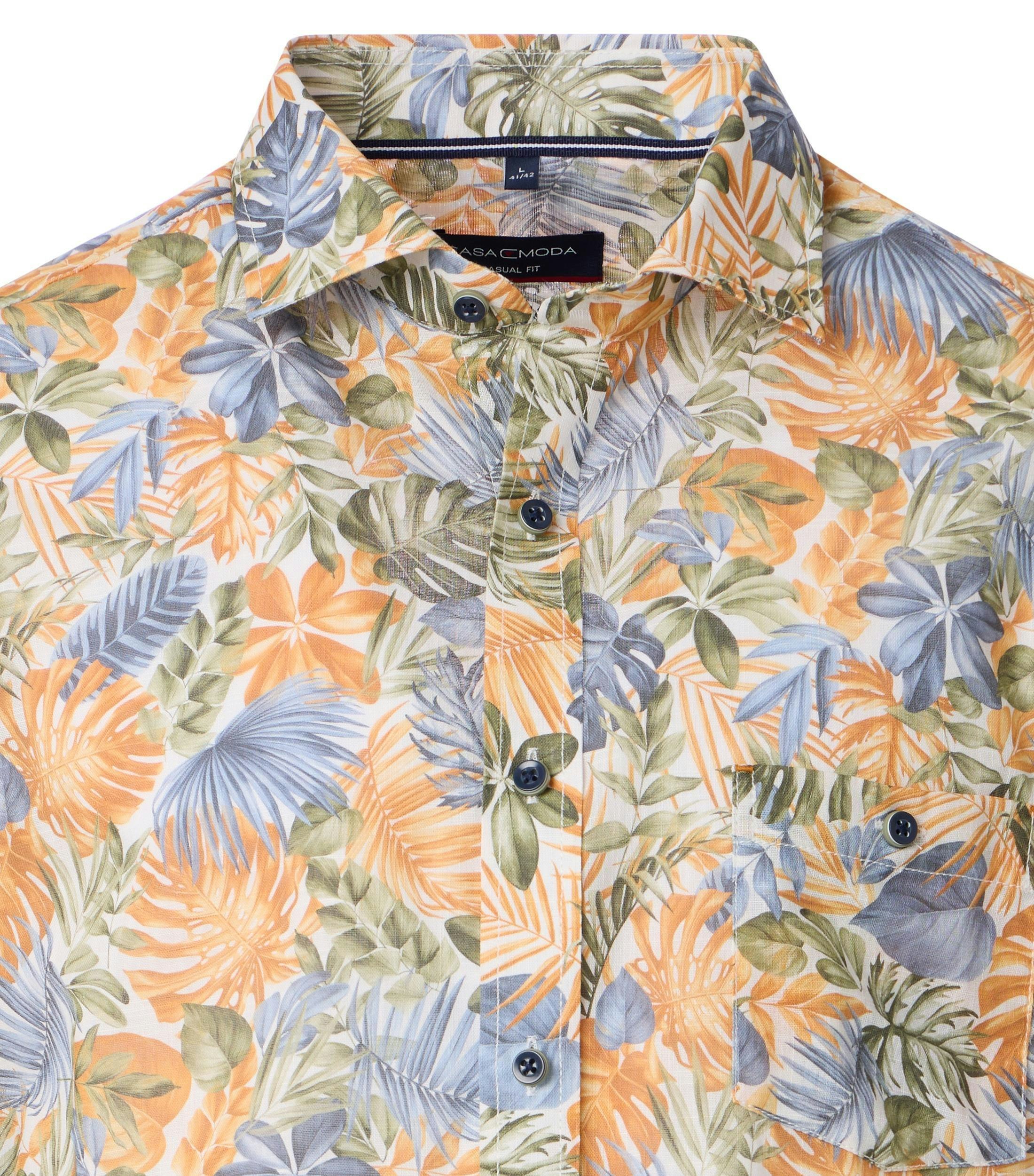 Ein Freizeithemd im Print Muster in der Farbe Orange