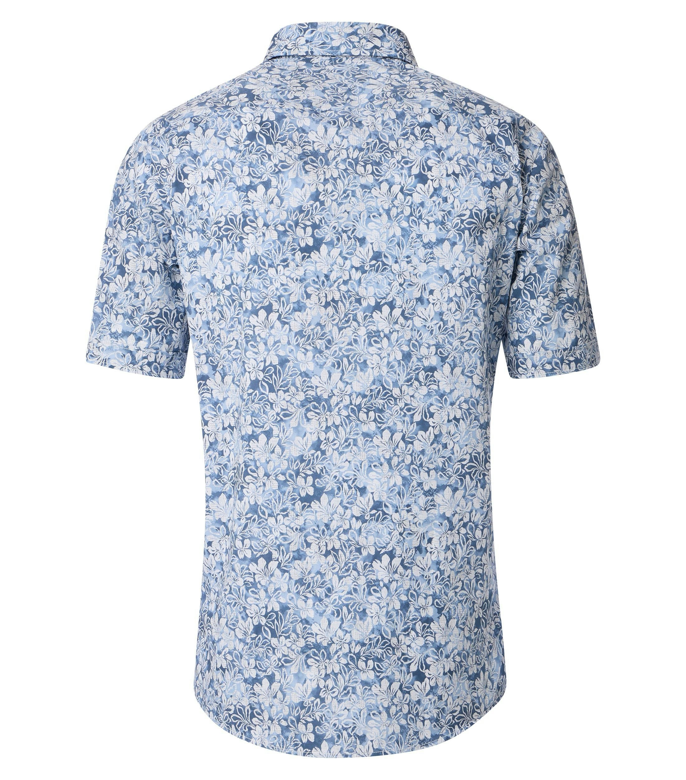 Ein Freizeithemd im Print Muster in der Farbe Hellblau