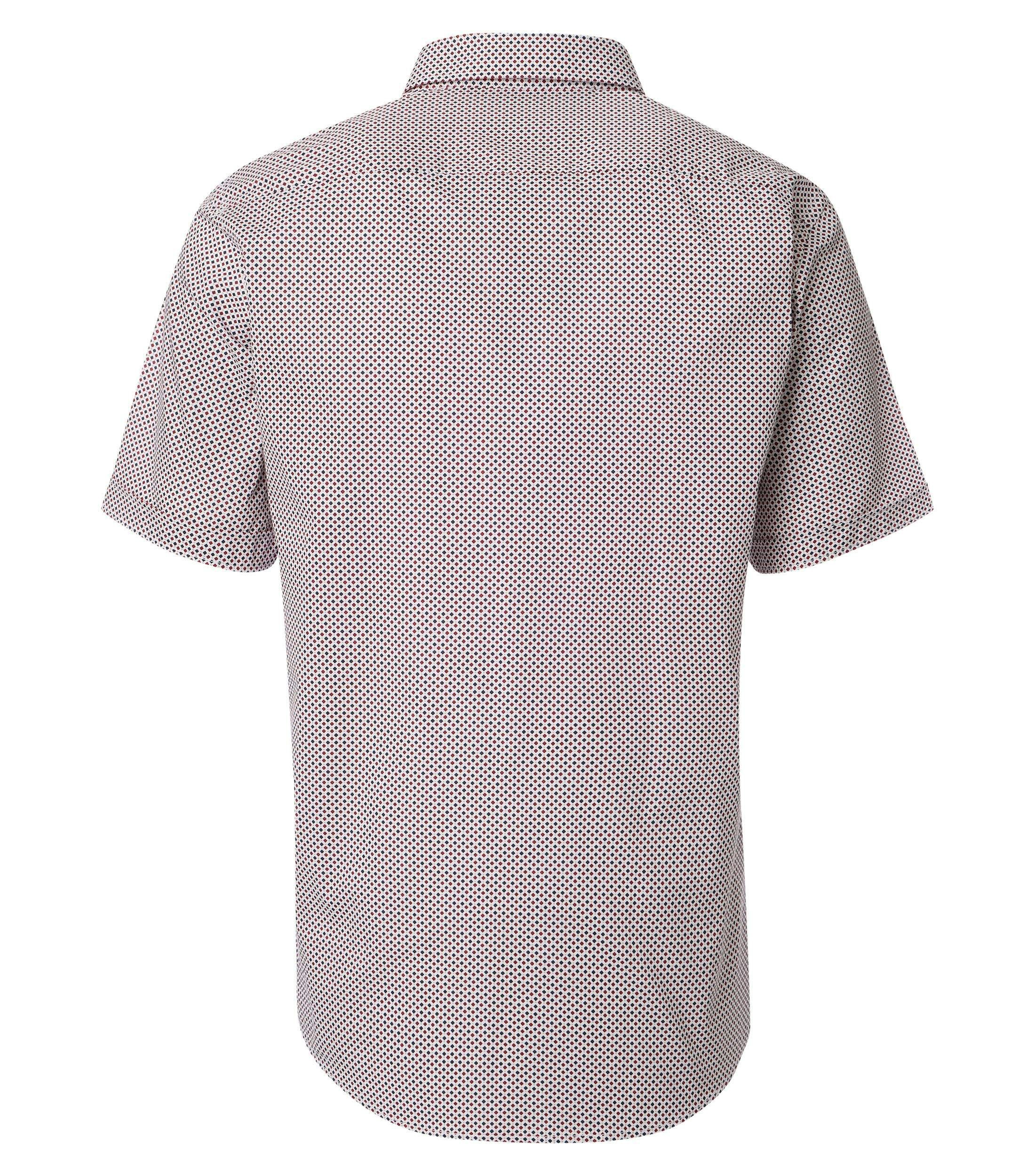 Ein Freizeithemd im Print Muster in der Farbe Rot