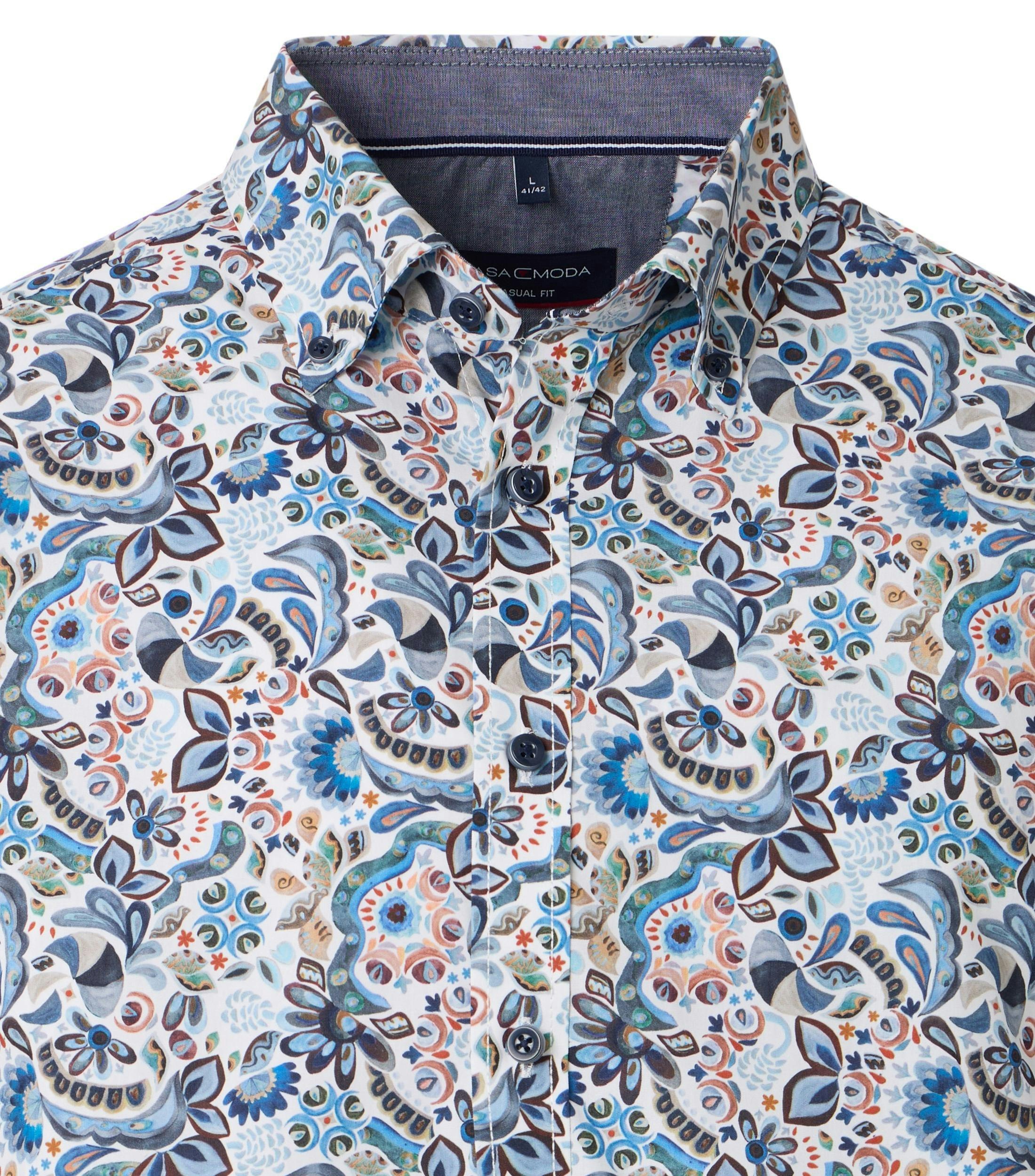 Ein Freizeithemd im Print Muster in der Farbe Blau