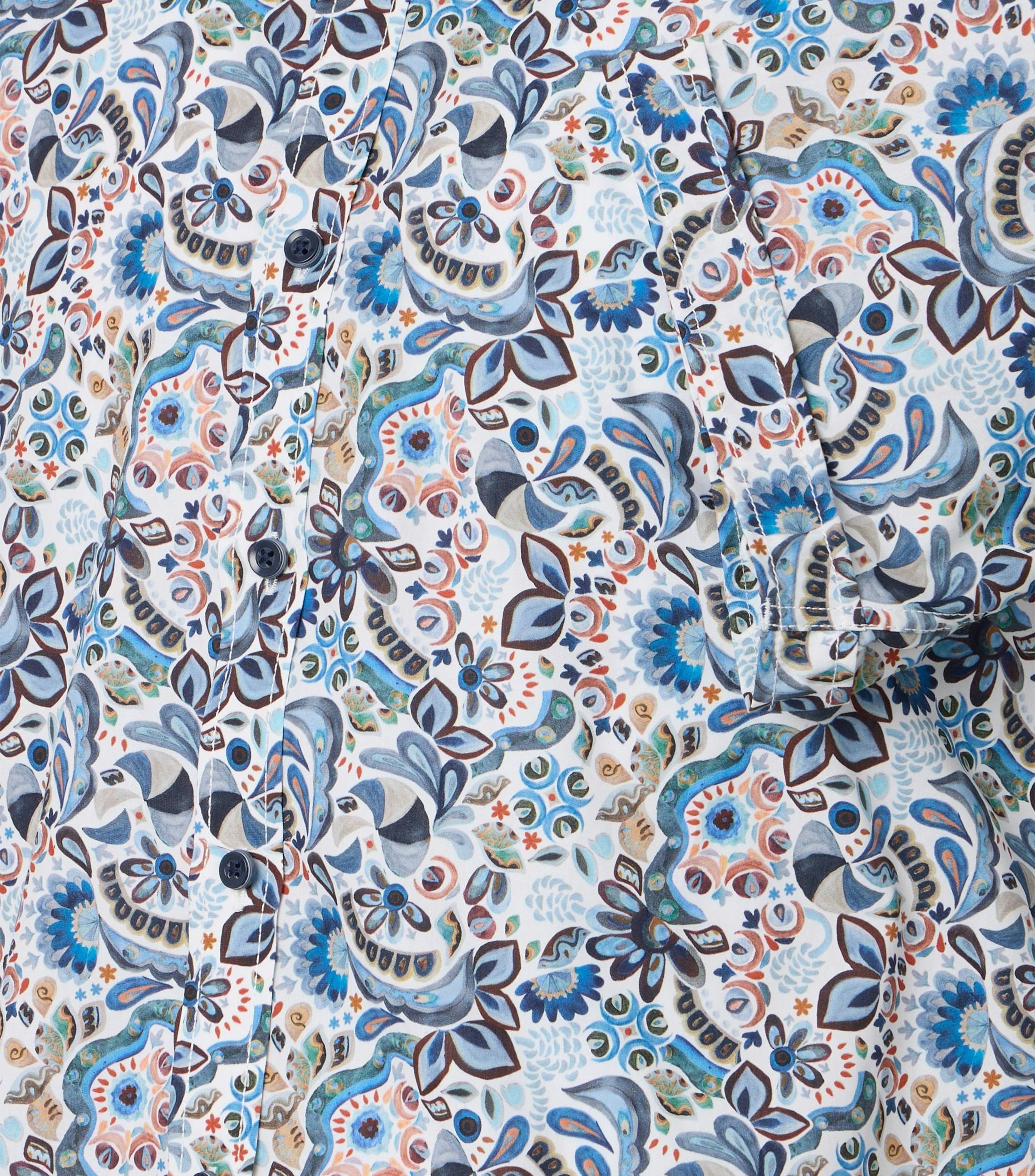 Ein Freizeithemd im Print Muster in der Farbe Blau