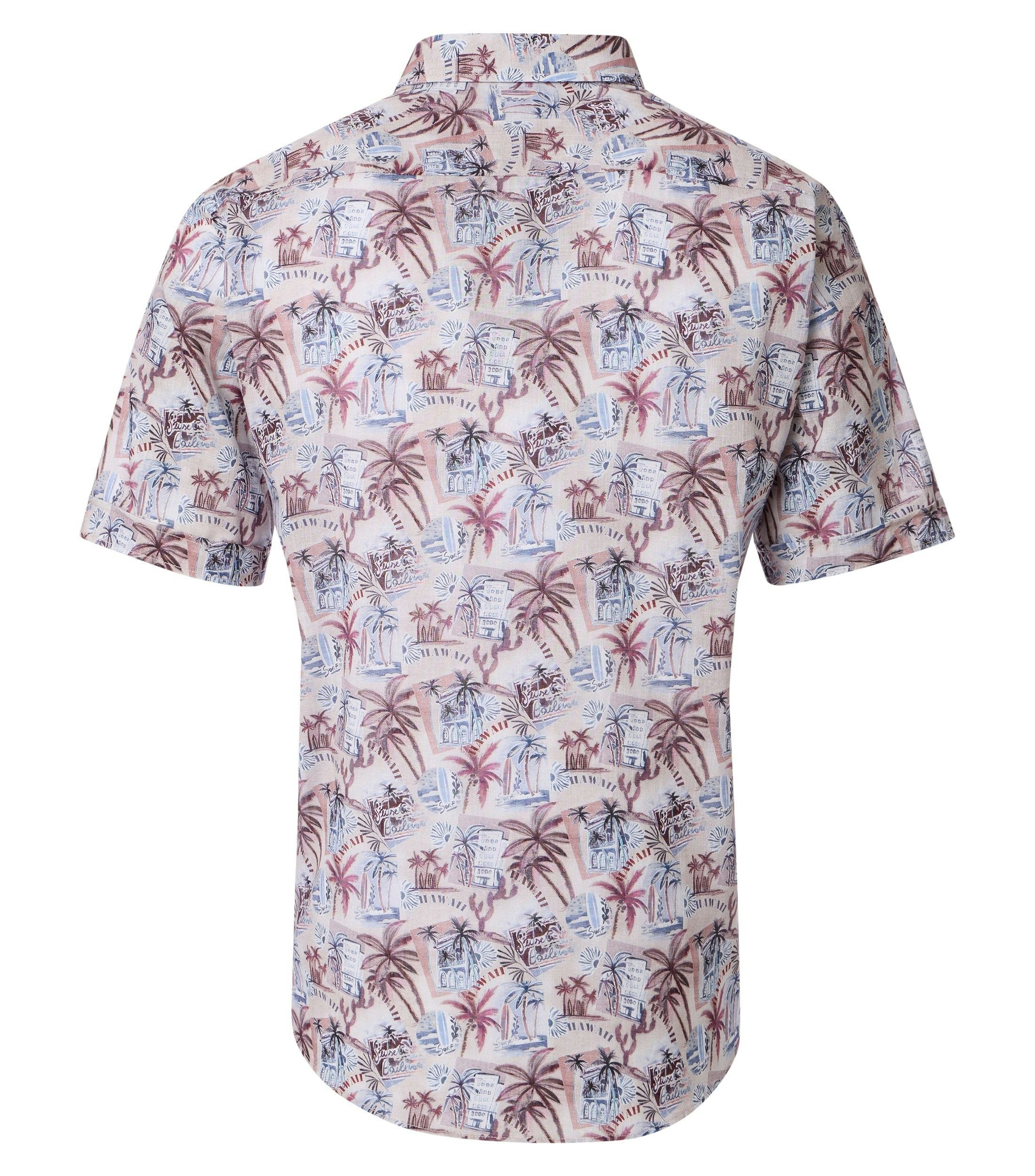 Ein Freizeithemd im Print Muster in der Farbe Rot