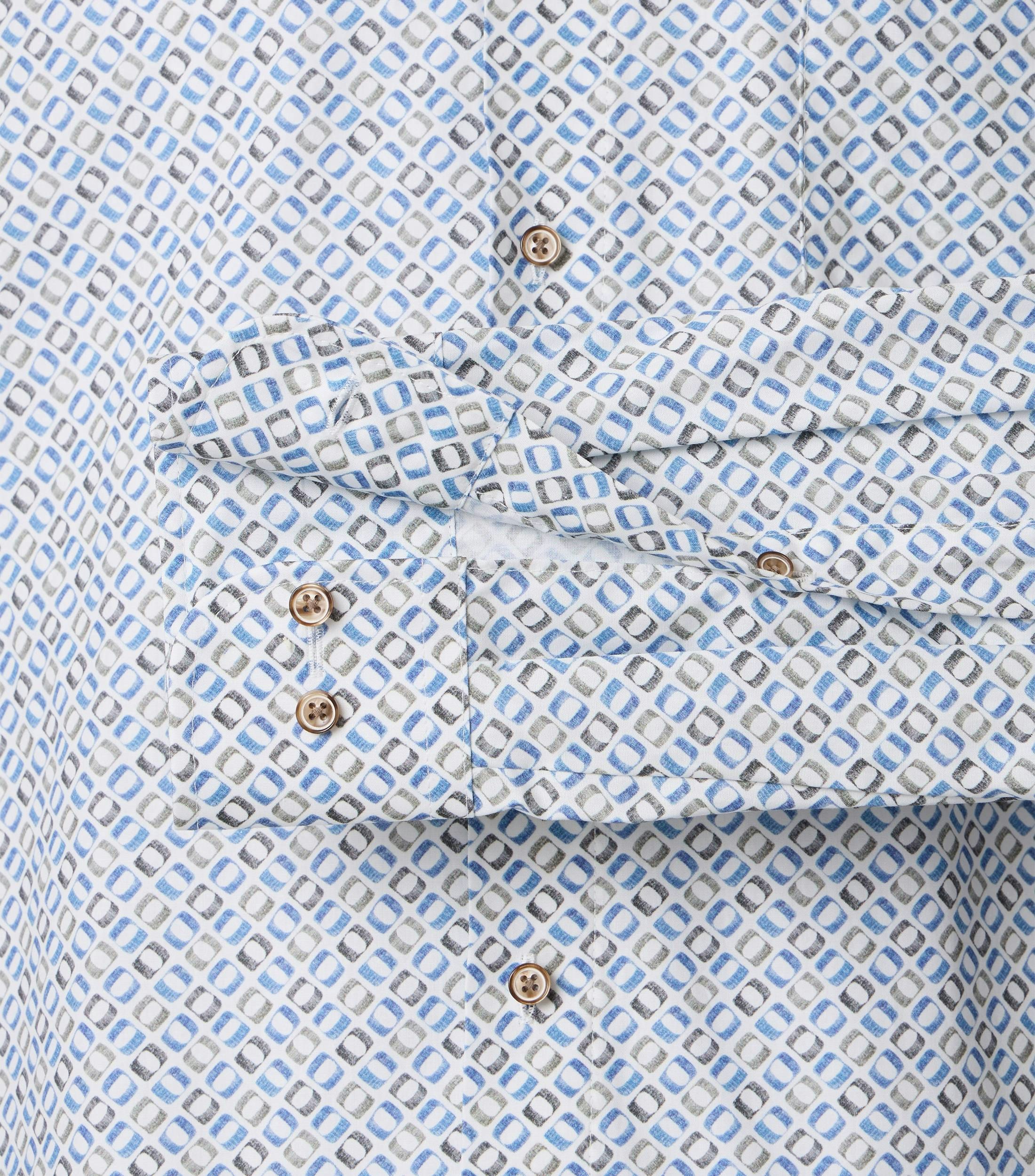 Ein Businesshemd im Print Muster in der Farbe Blau