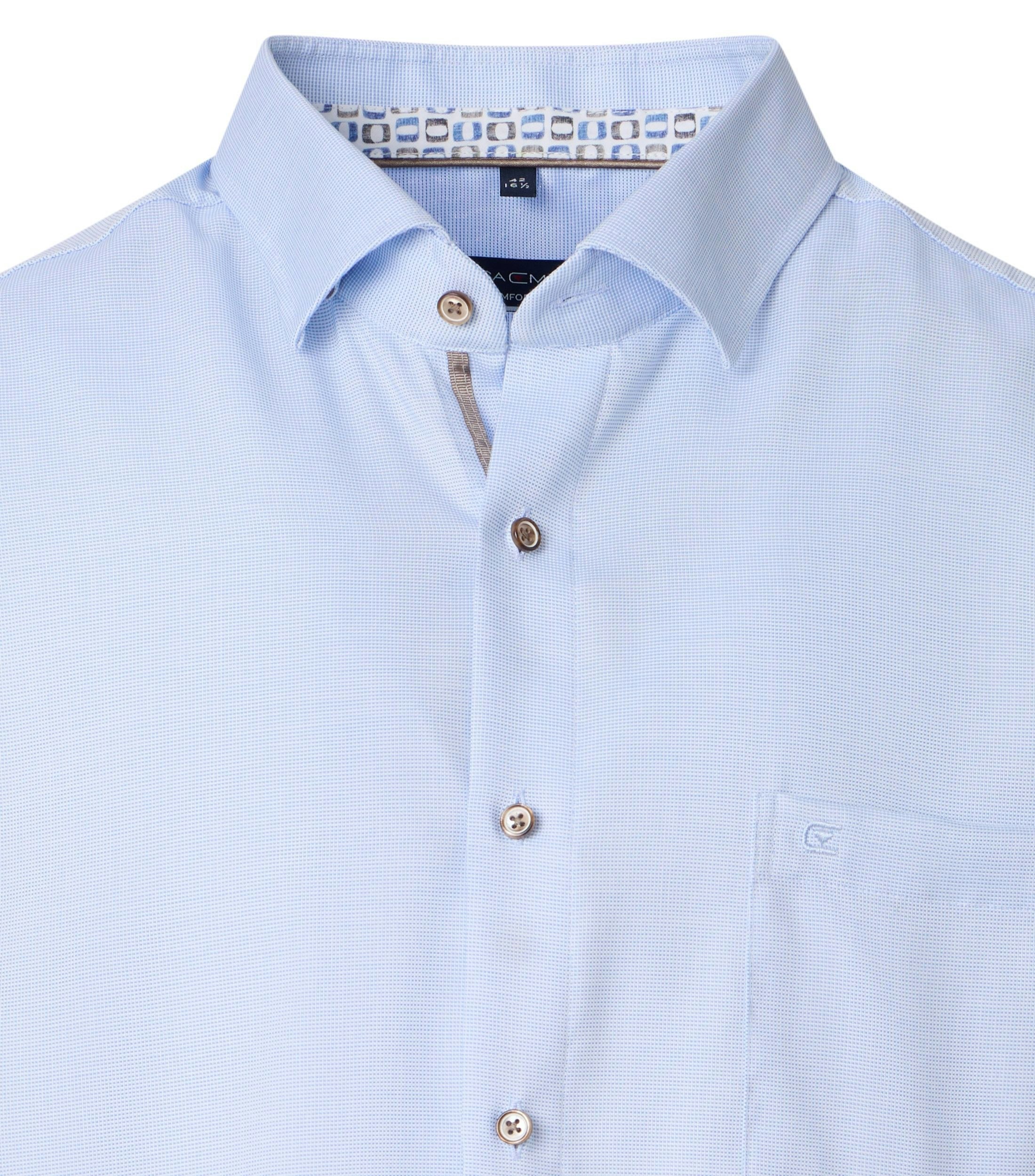 Ein Businesshemd im uni Muster in der Farbe Blau