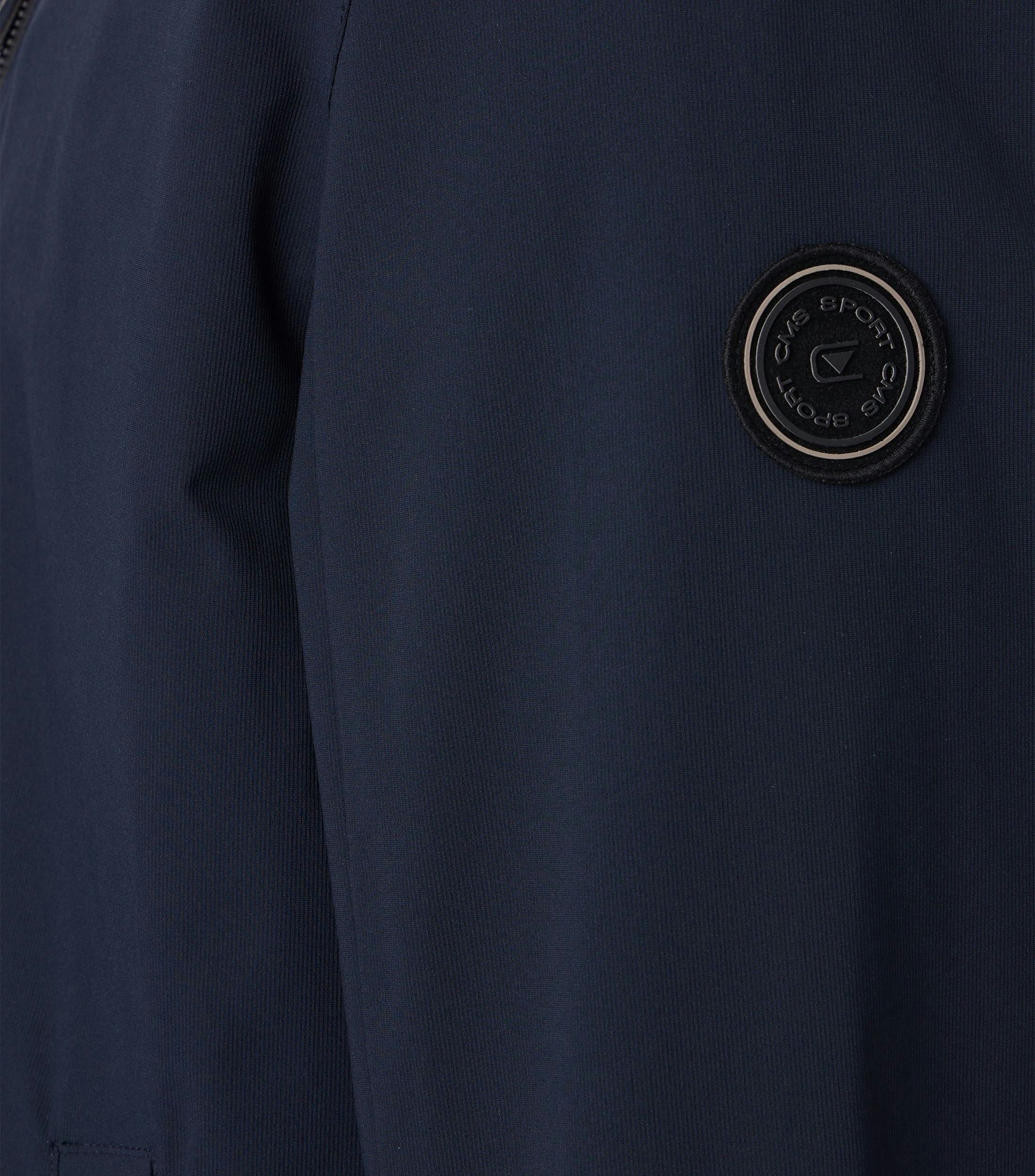 Ein Jacke im uni Muster in der Farbe Blau