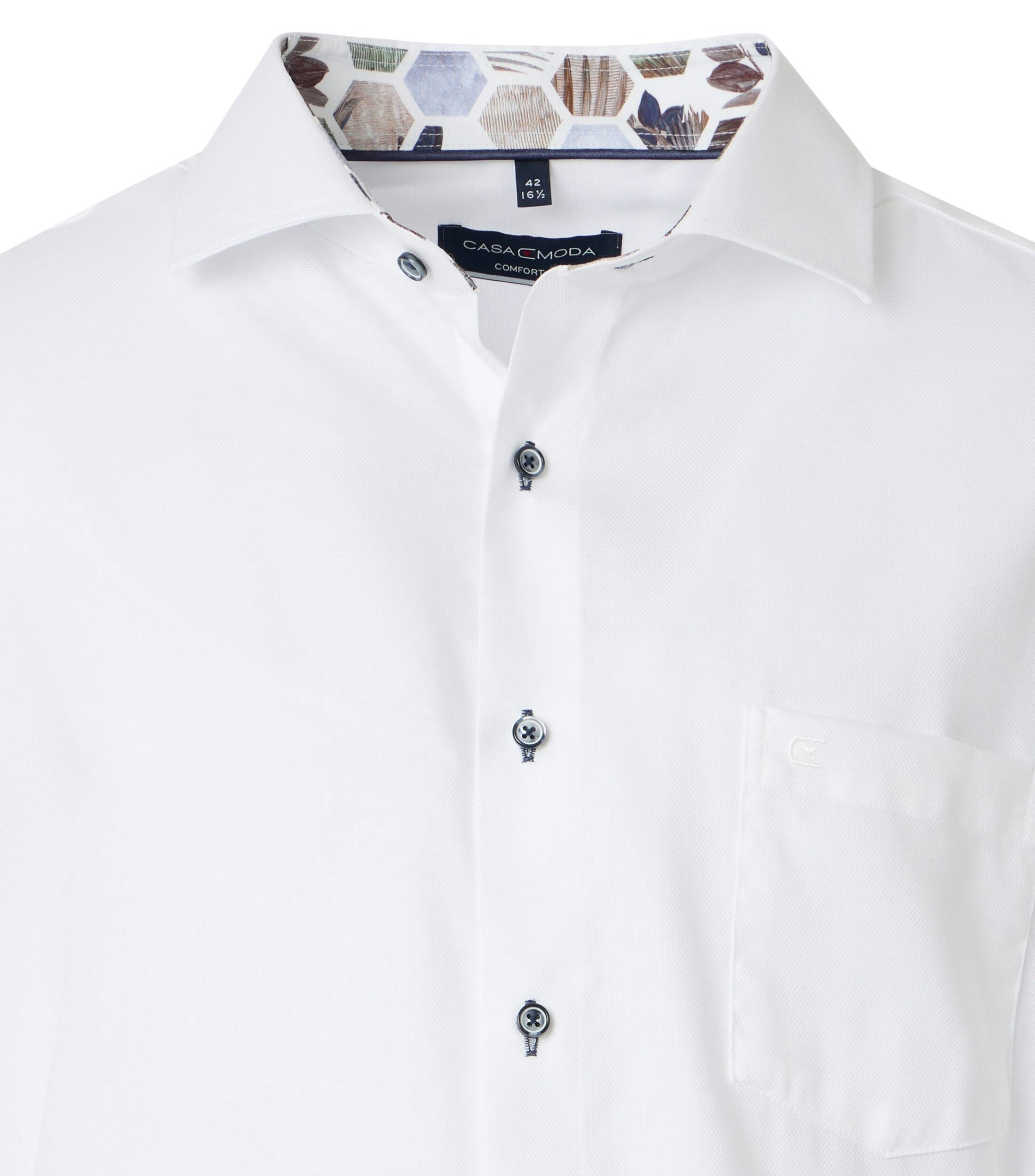 Ein Businesshemd im uni Muster in der Farbe Weiß