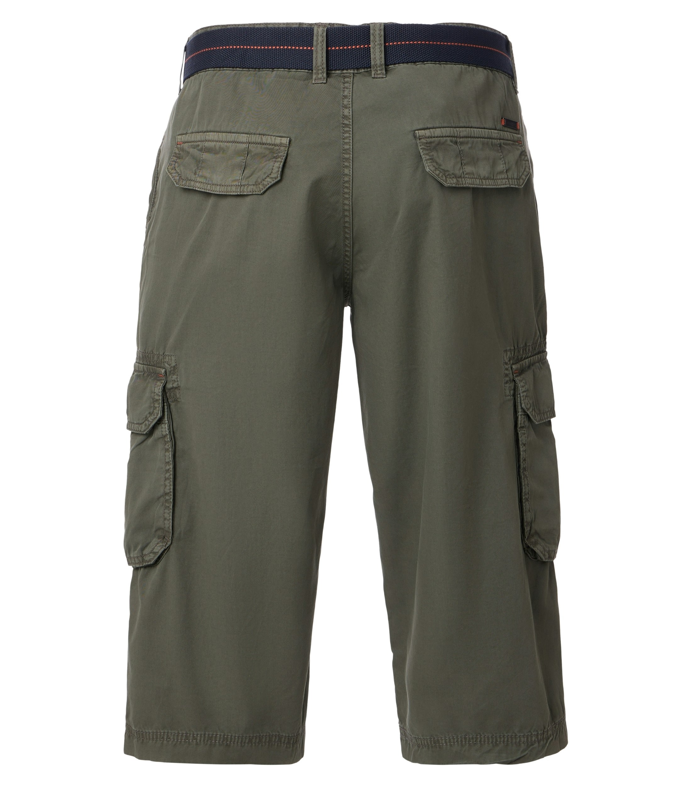 Eine Shorts im uni Muster in der Farbe Olive