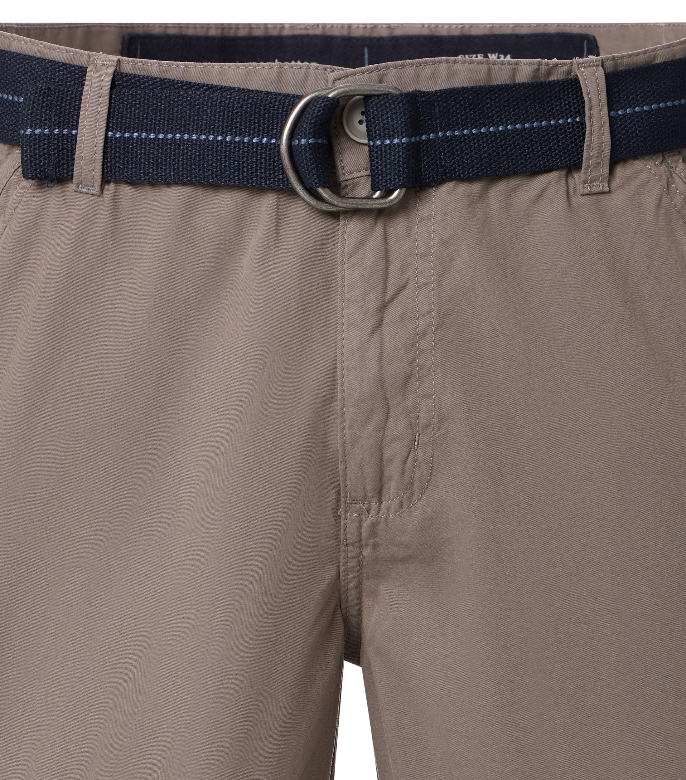 Eine Shorts im uni Muster in der Farbe Hellbraun