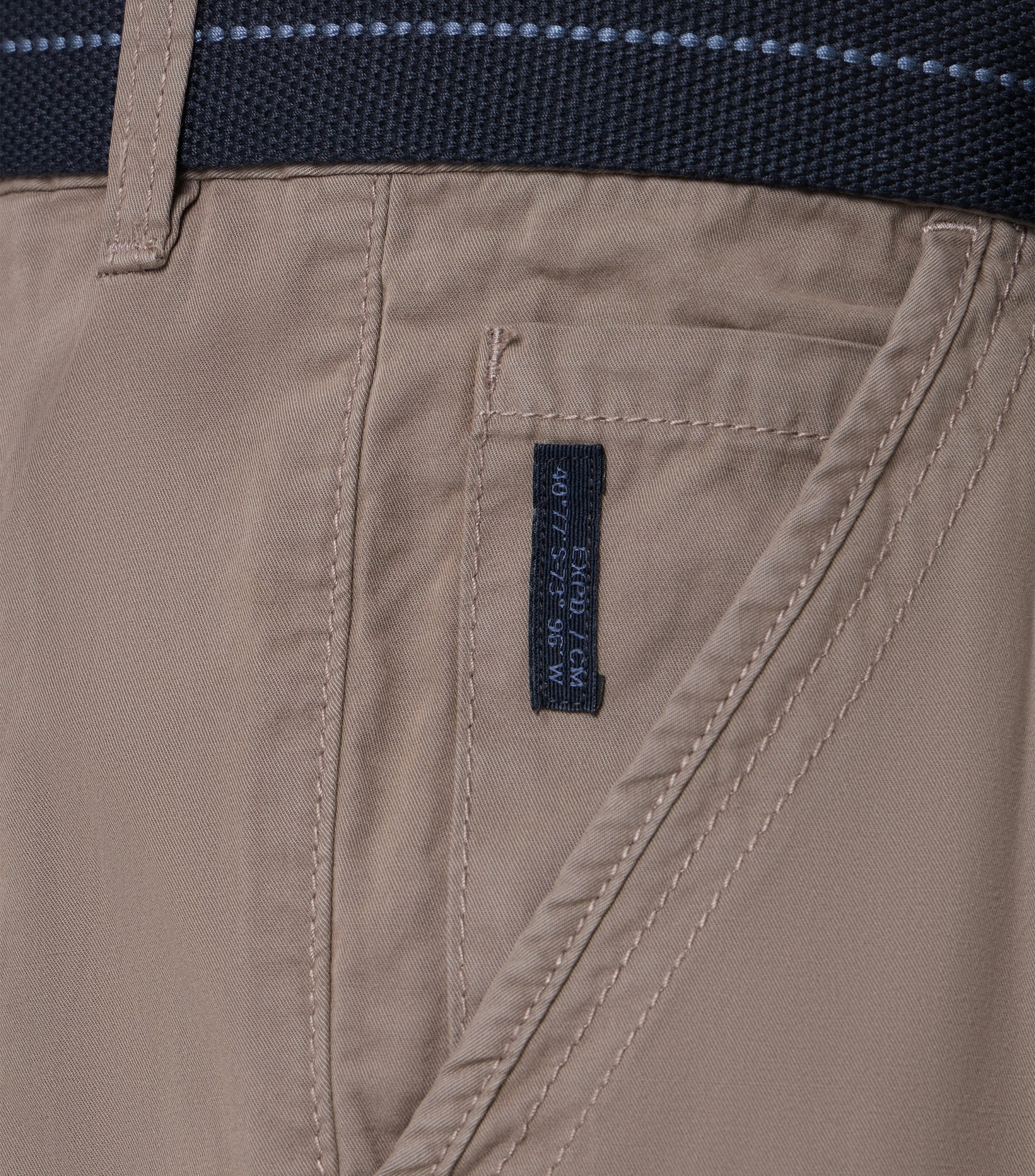 Eine Shorts im uni Muster in der Farbe Hellbraun