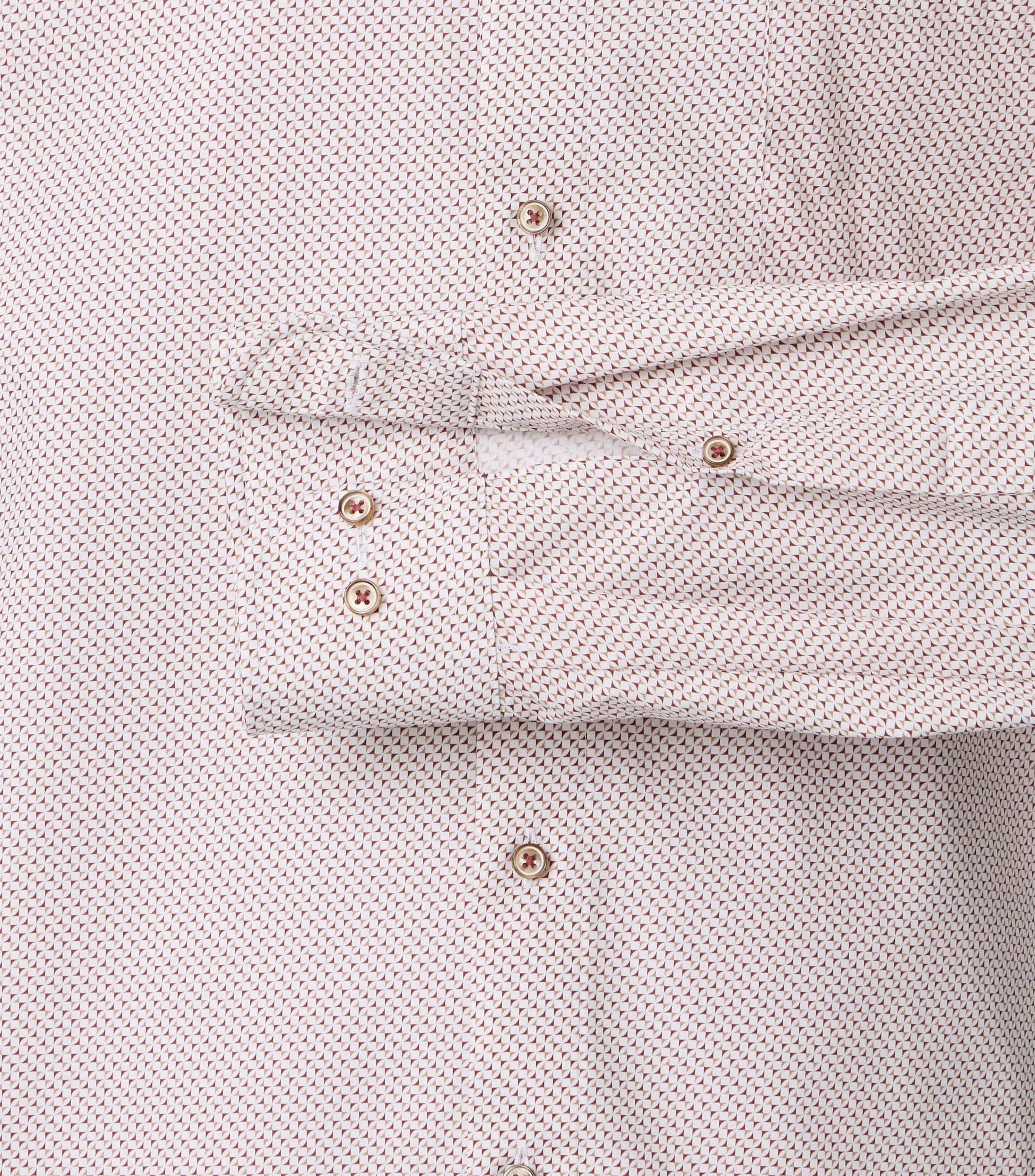 Ein Businesshemd im Print Muster in der Farbe Rot