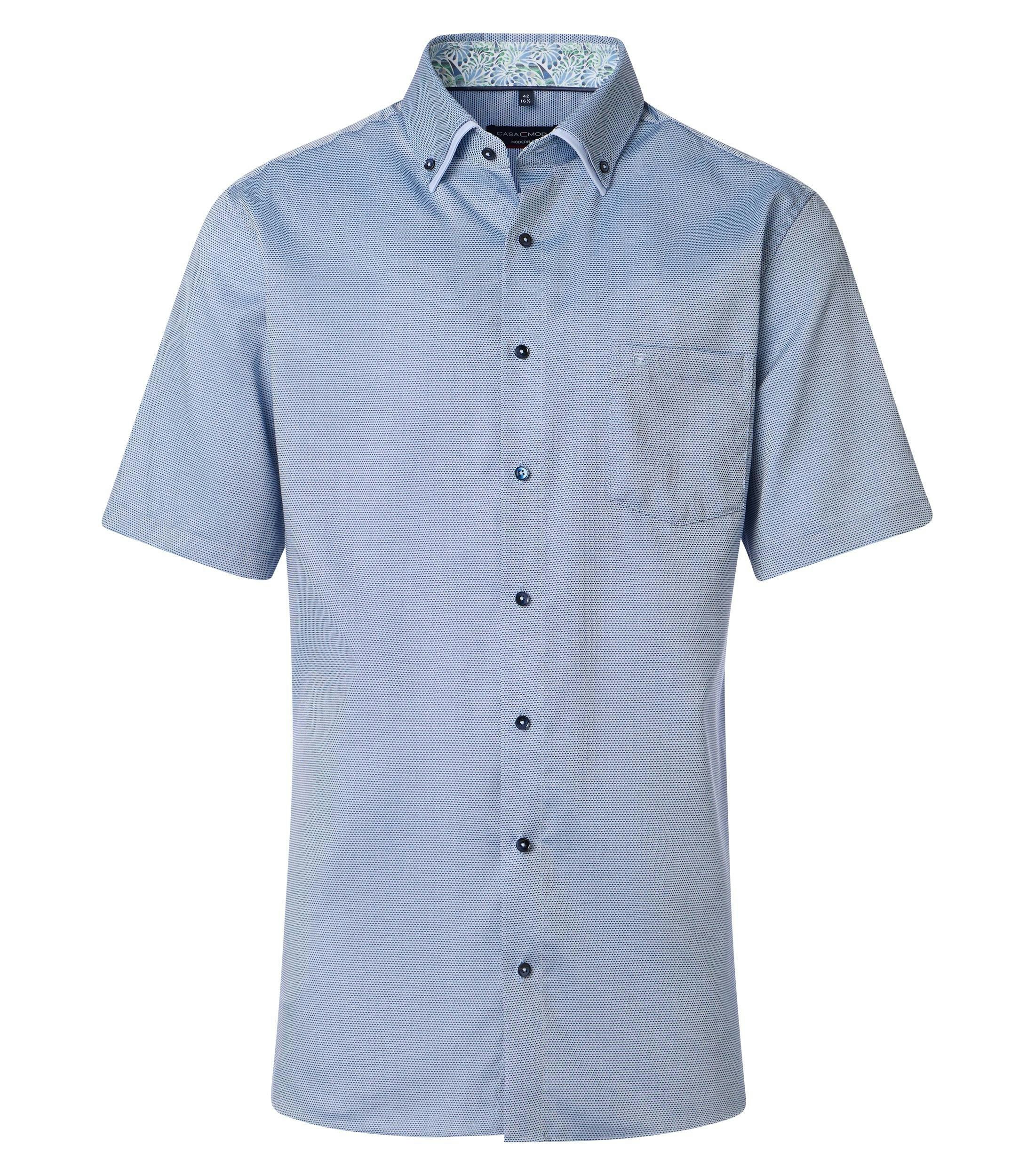 Ein Businesshemd im uni Muster in der Farbe Mittelblau