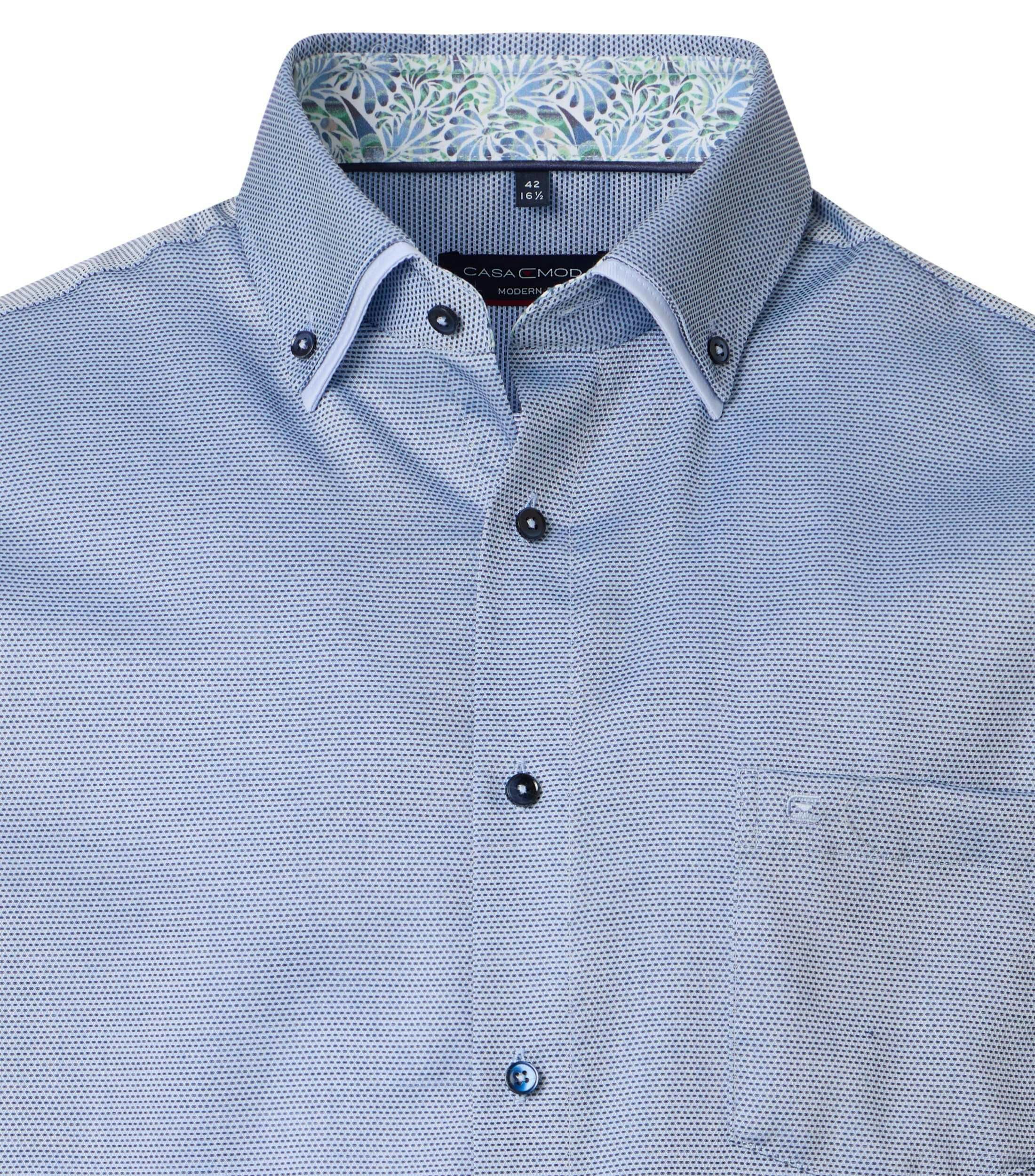 Ein Businesshemd im uni Muster in der Farbe Mittelblau