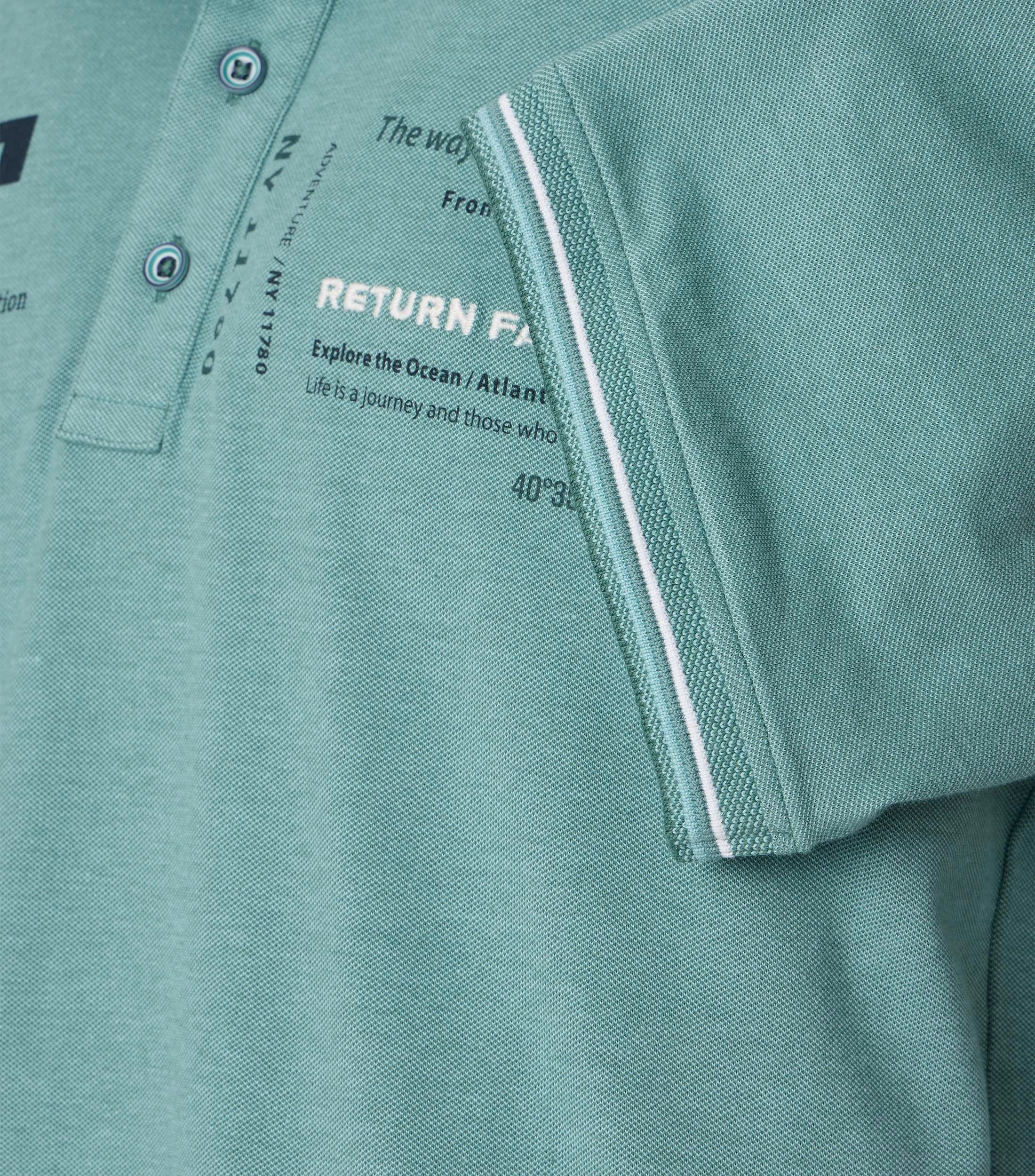 Ein Polo-Shirt im uni Muster in der Farbe Türkis