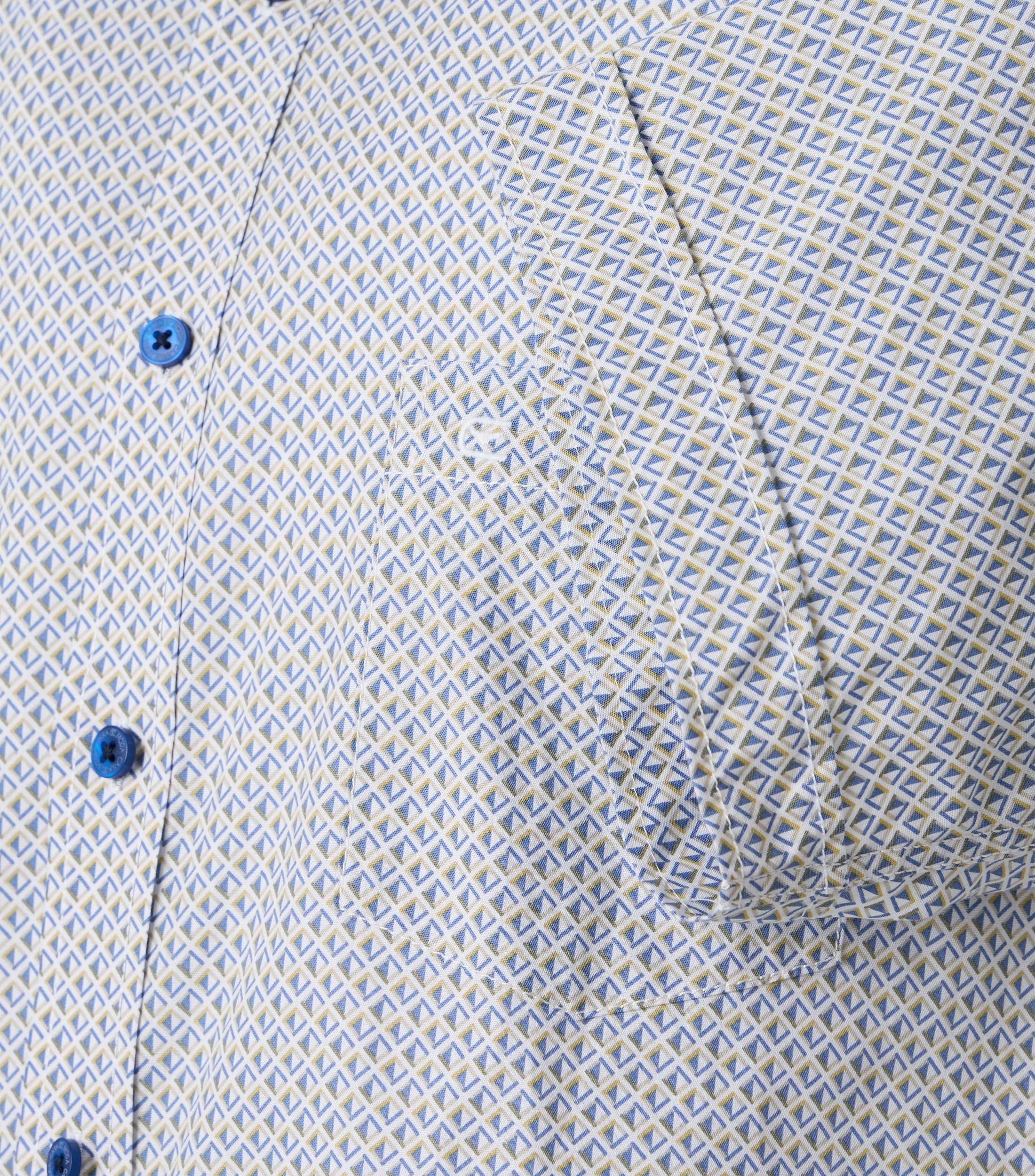 Ein Freizeithemd im Print Muster in der Farbe graues Mittelblau