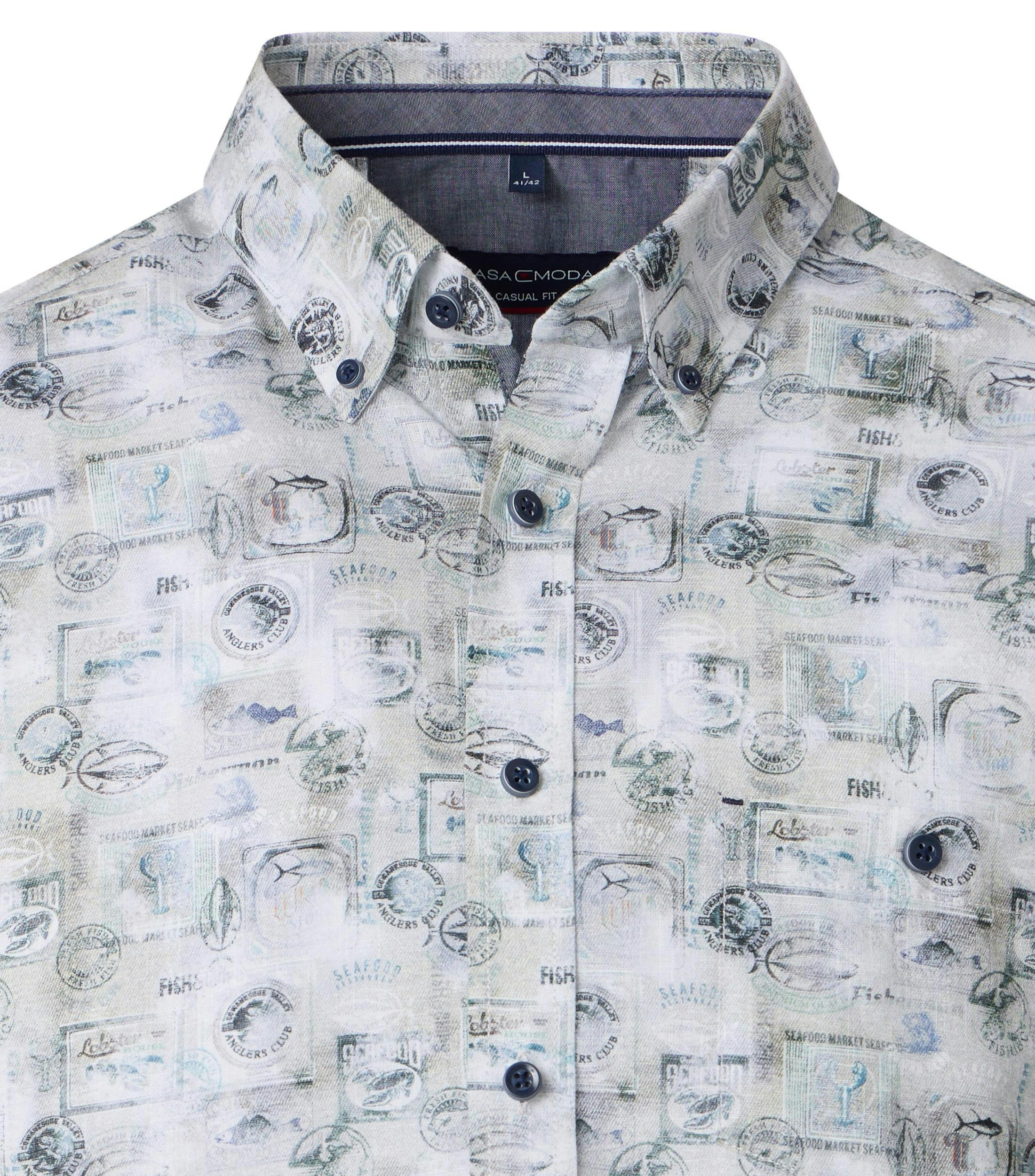 Ein Freizeithemd im Print Muster in der Farbe Beige