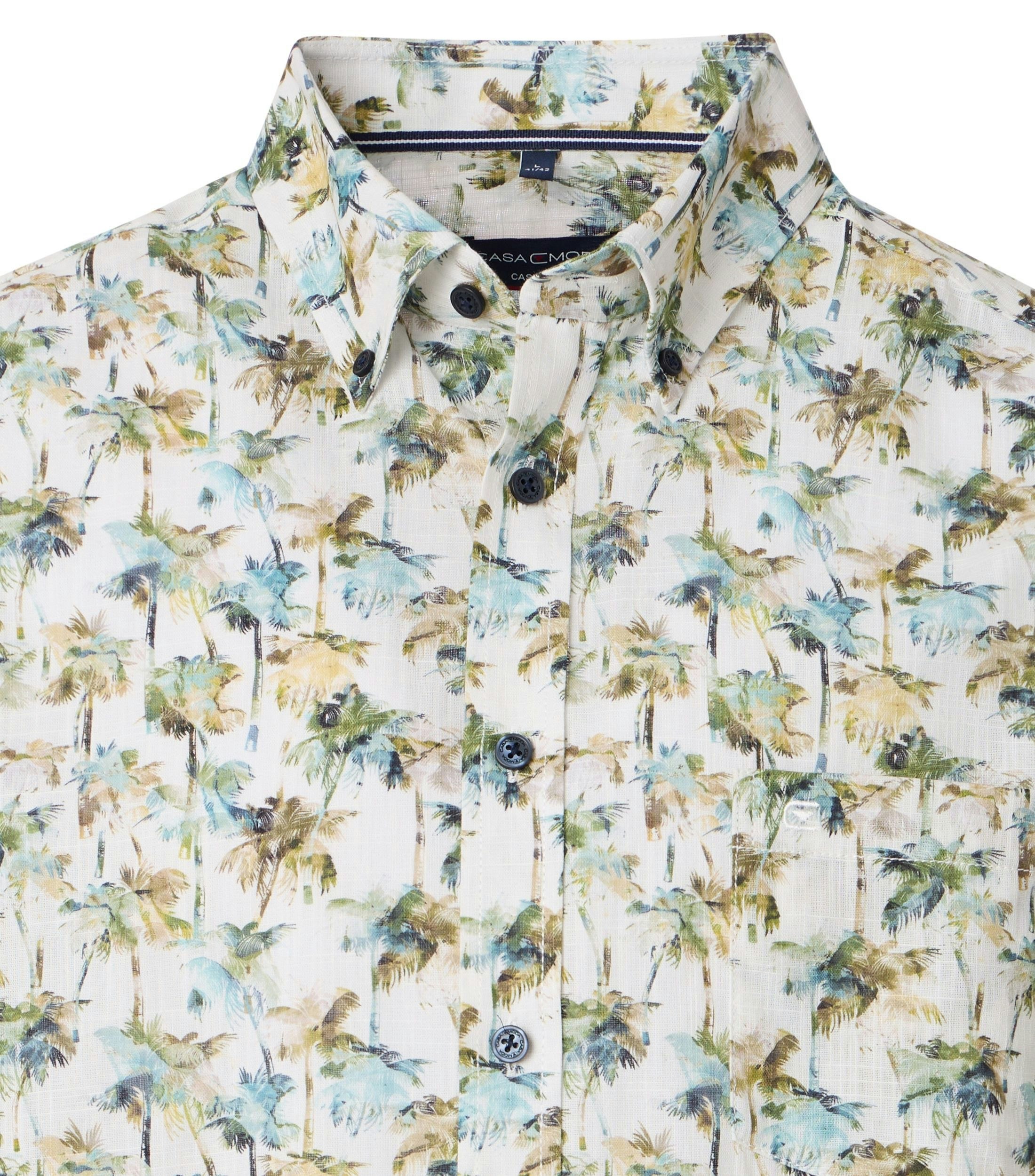 Ein Freizeithemd im Print Muster in der Farbe Grün