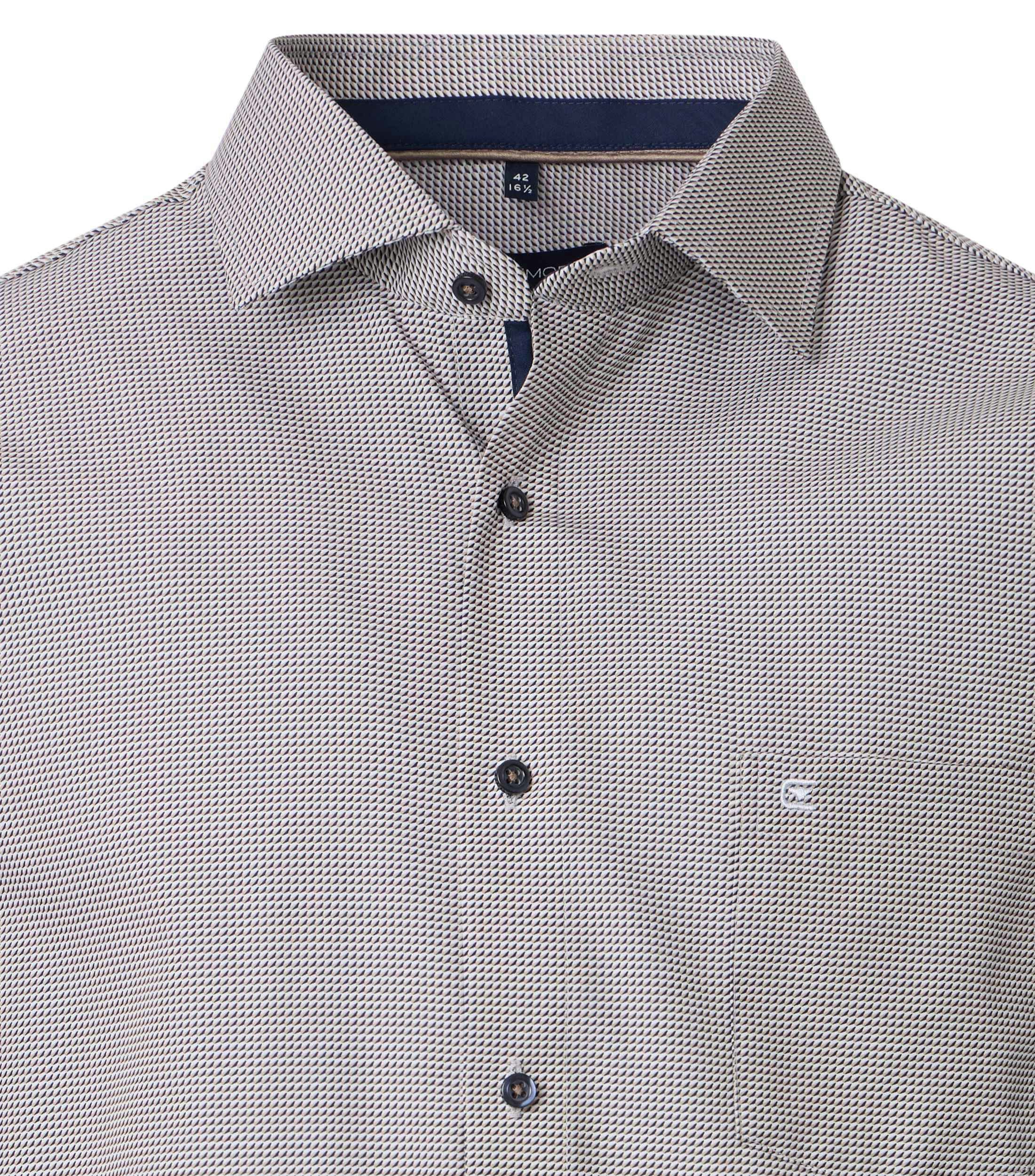 Ein Businesshemd im Print Muster in der Farbe Beige