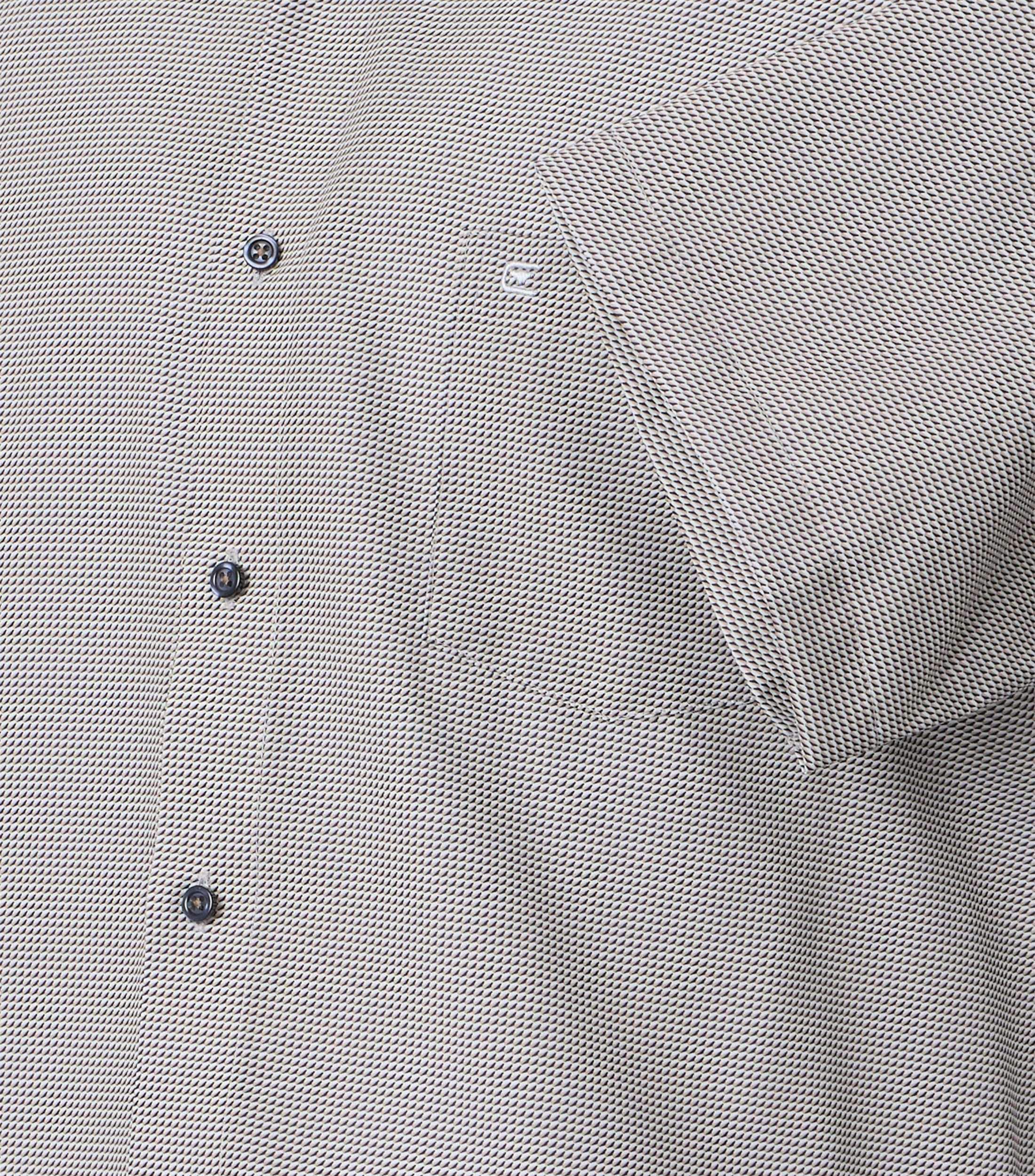 Ein Businesshemd im Print Muster in der Farbe Beige