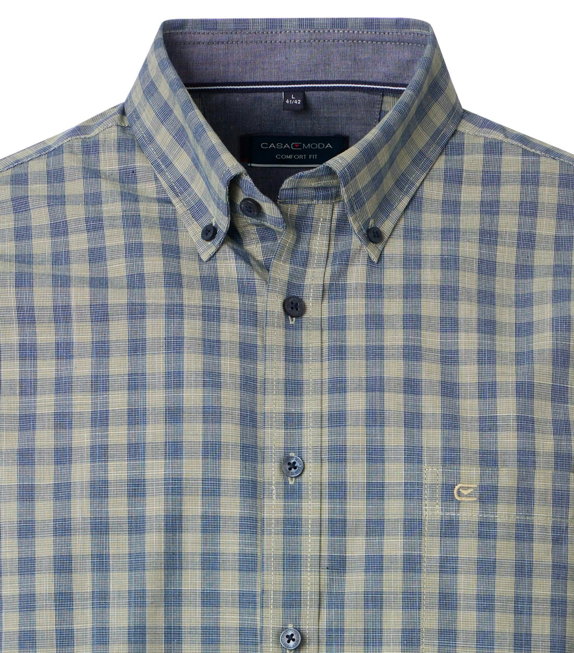 Ein Freizeithemd im kariert Muster in der Farbe Grün