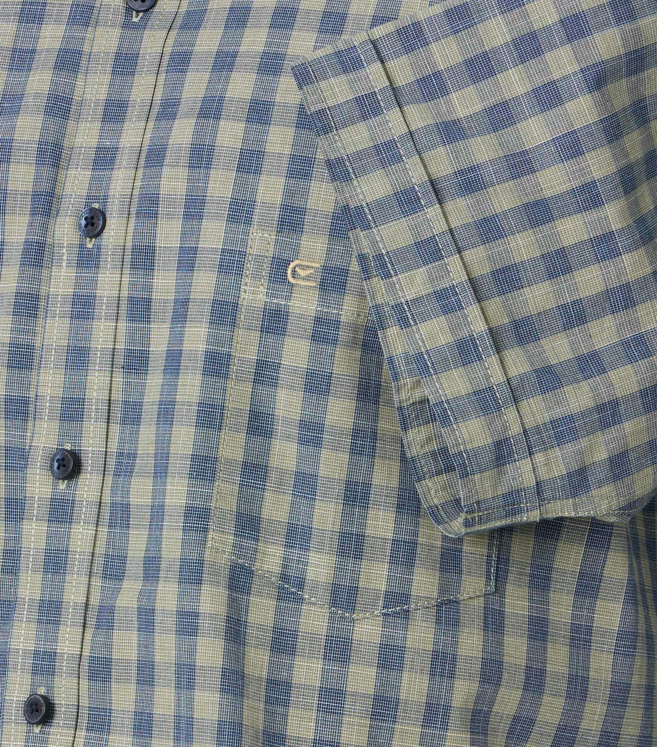 Ein Freizeithemd im kariert Muster in der Farbe Grün