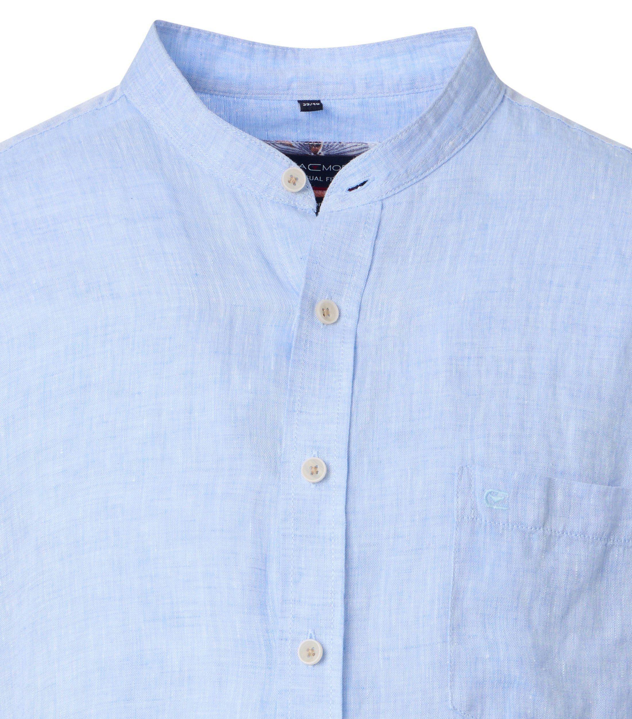 Ein Freizeithemd im uni Muster in der Farbe Hellblau