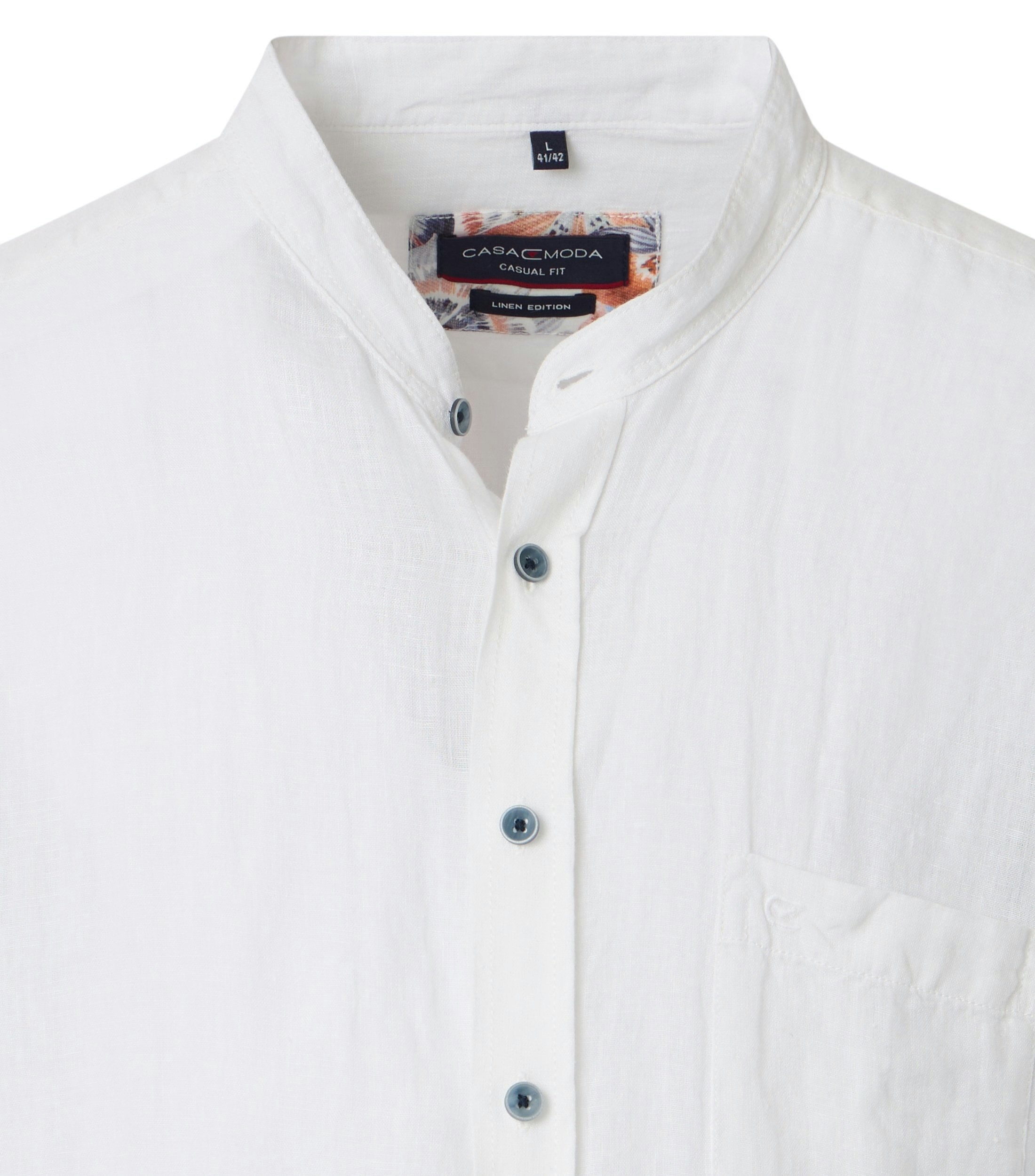 Ein Freizeithemd im uni Muster in der Farbe Weiß