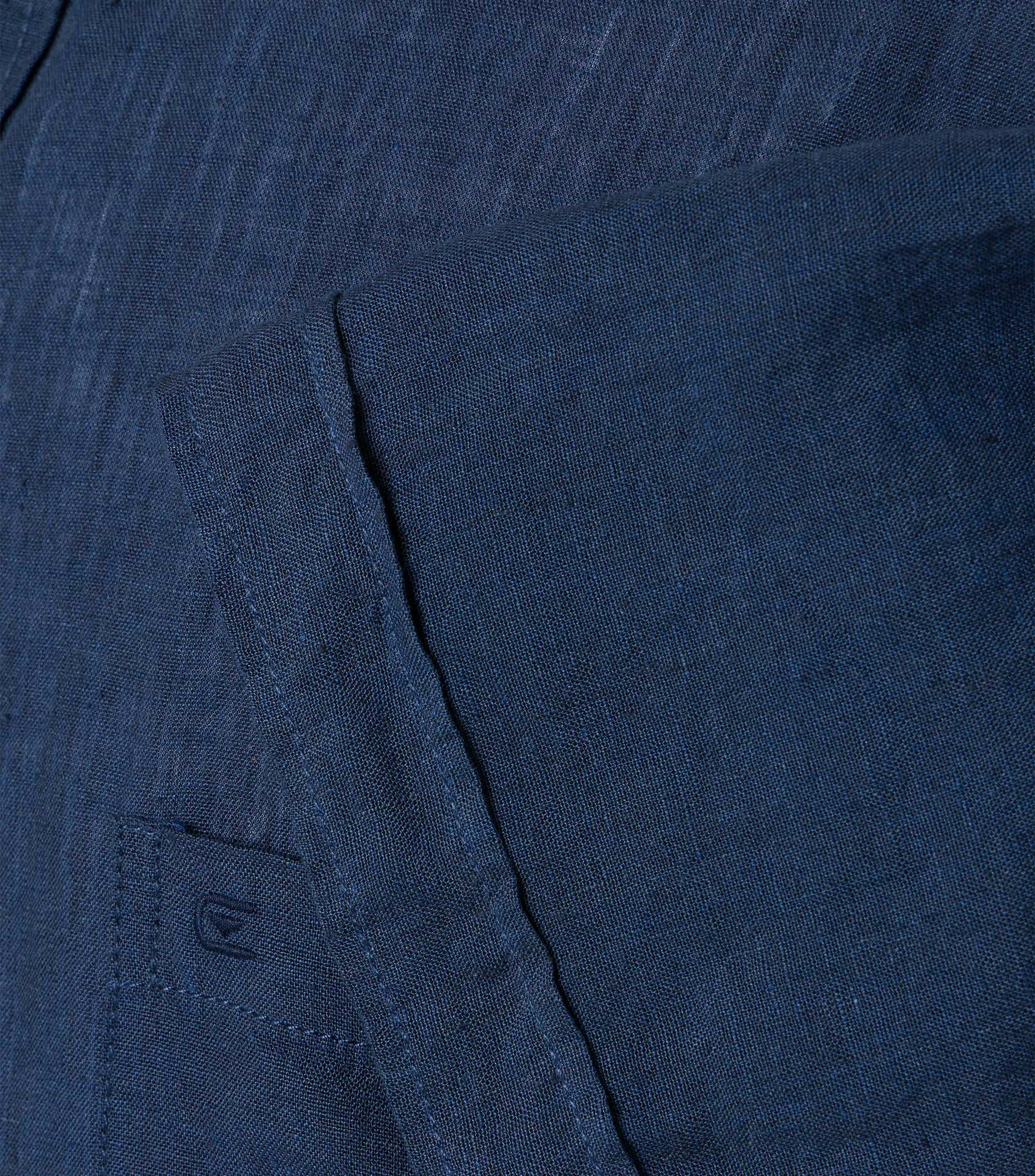 Ein Freizeithemd im uni Muster in der Farbe Dunkelblau