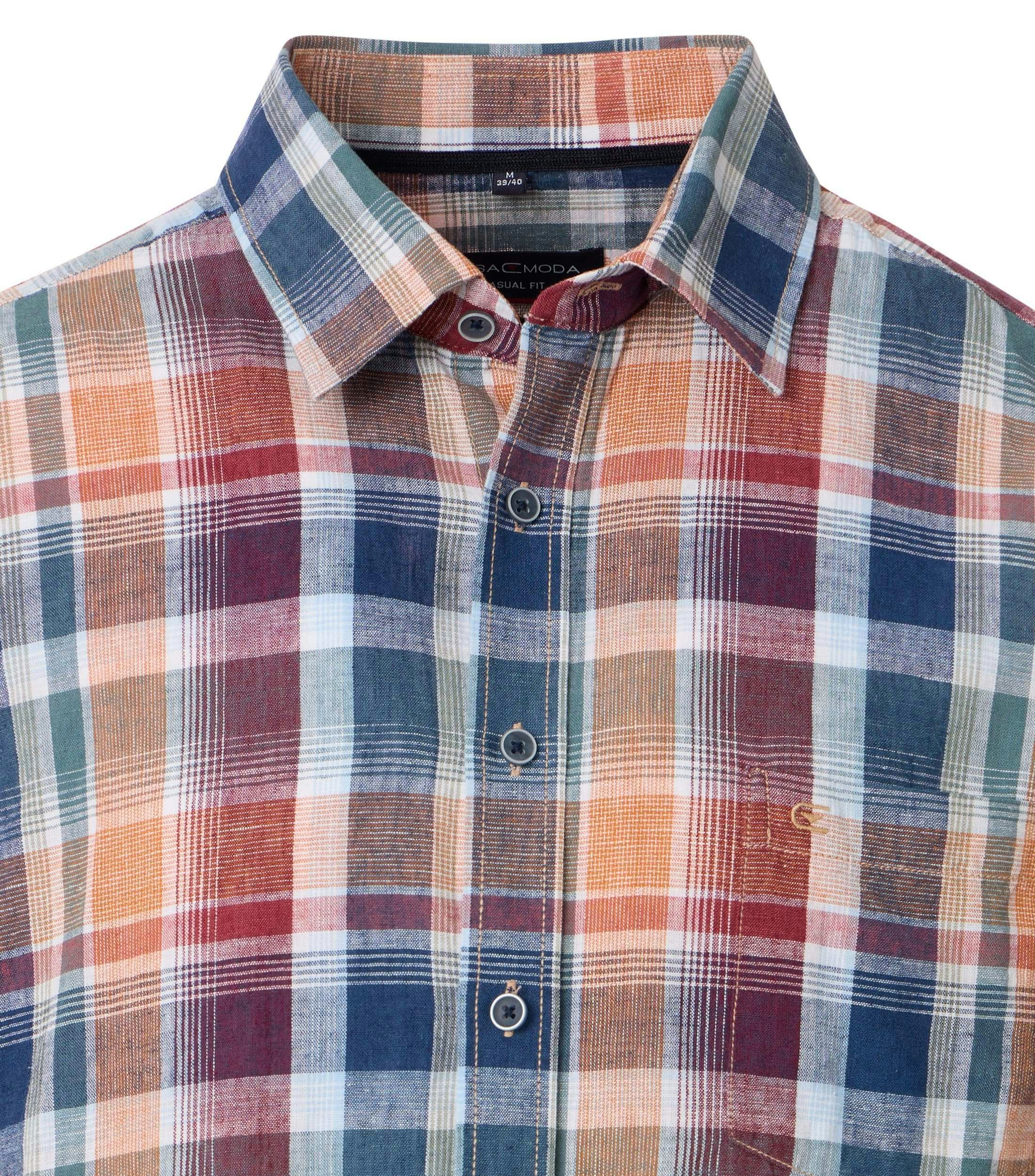 Ein Freizeithemd im kariert Muster in der Farbe Orange