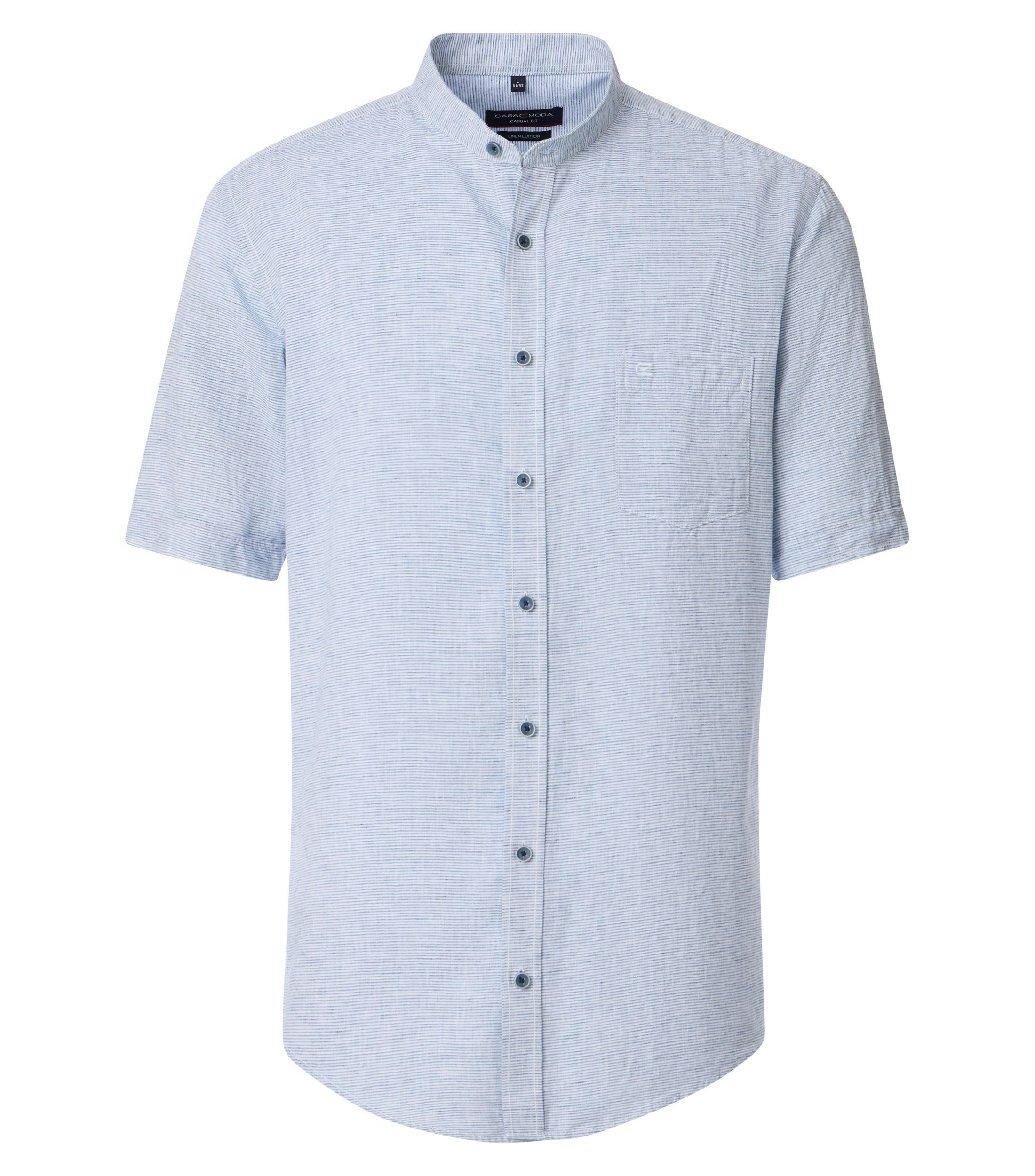 Ein Freizeithemd im uni Muster in der Farbe Hellblau