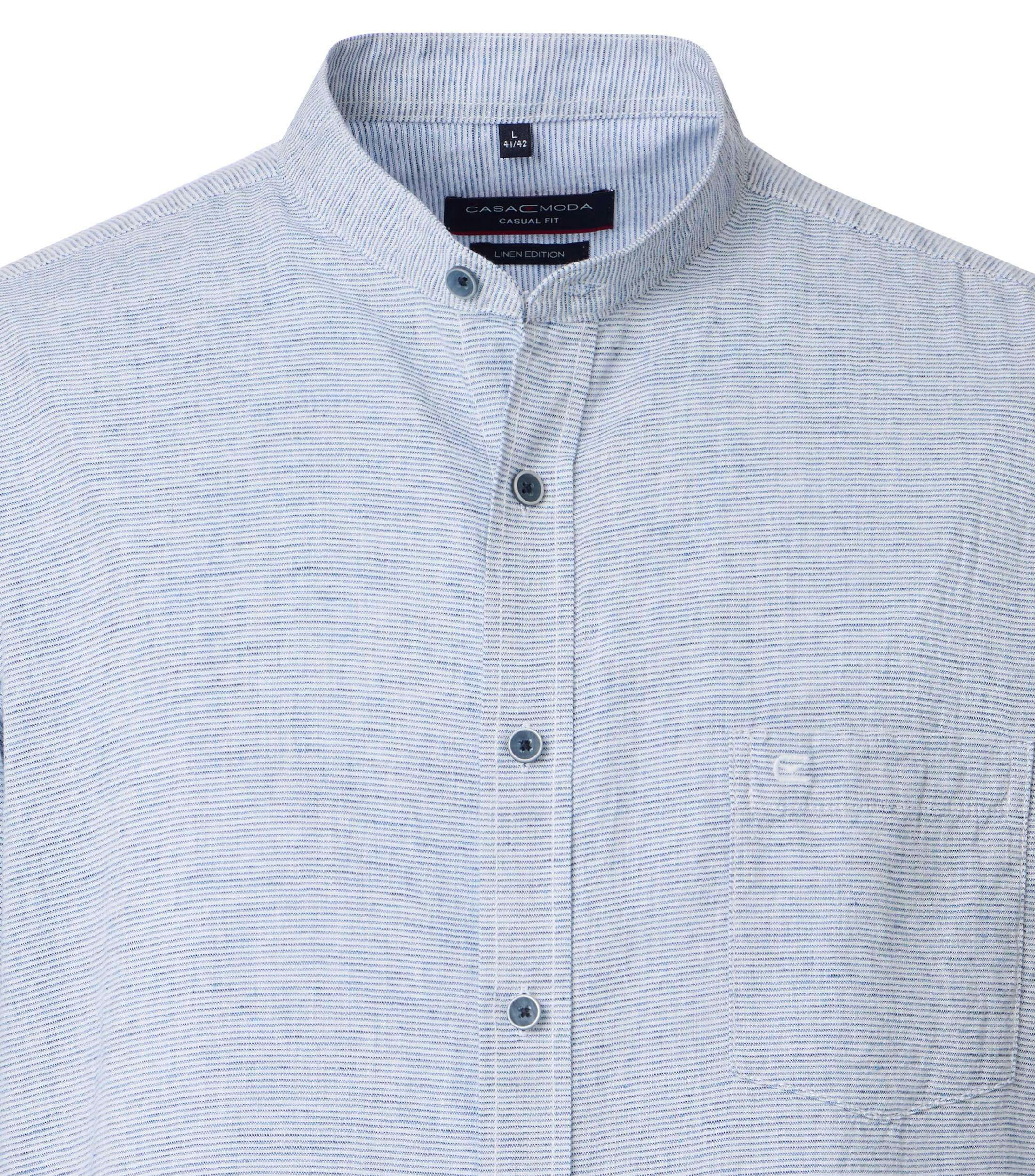 Ein Freizeithemd im uni Muster in der Farbe Hellblau
