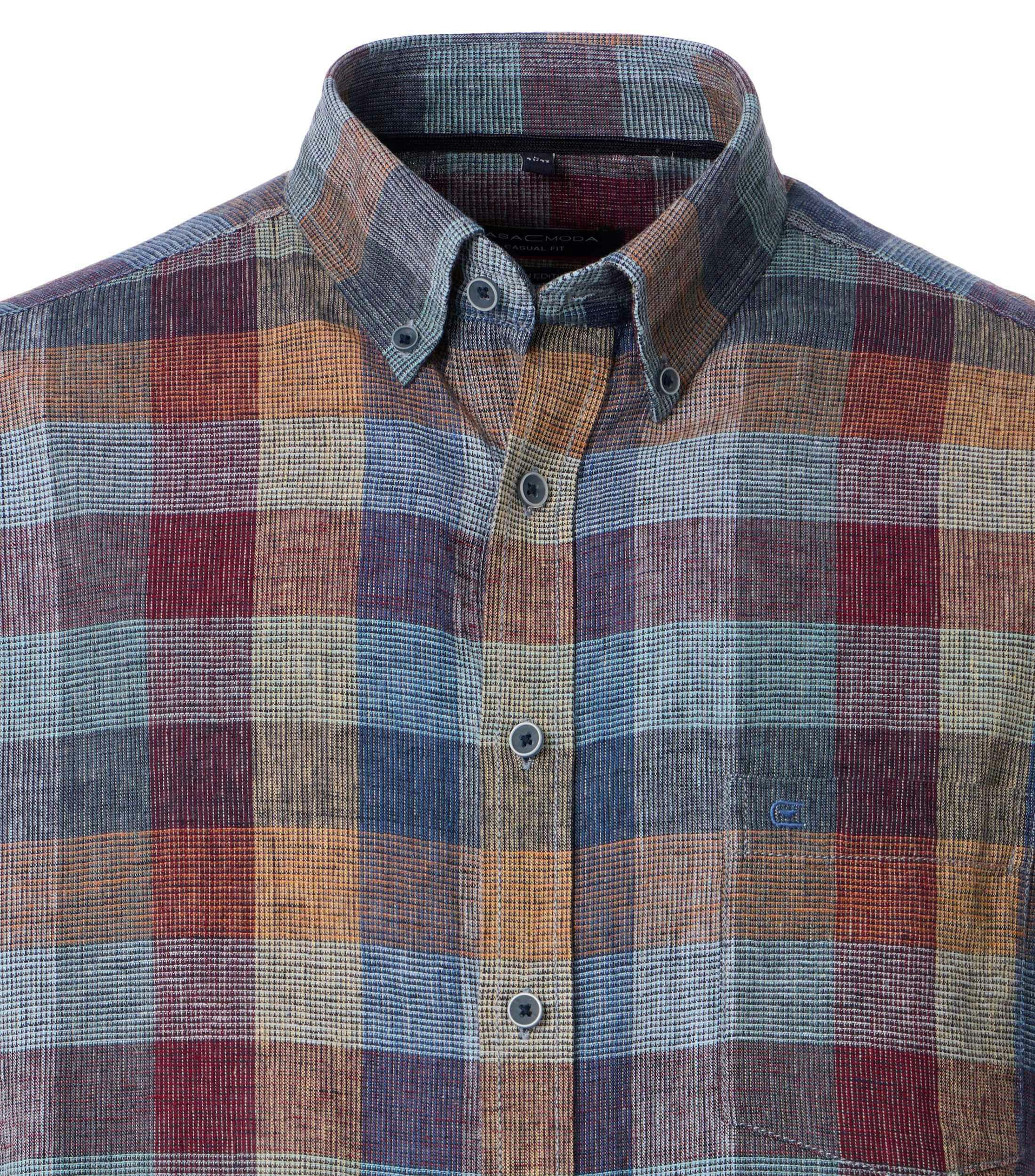 Ein Freizeithemd im kariert Muster in der Farbe Blau