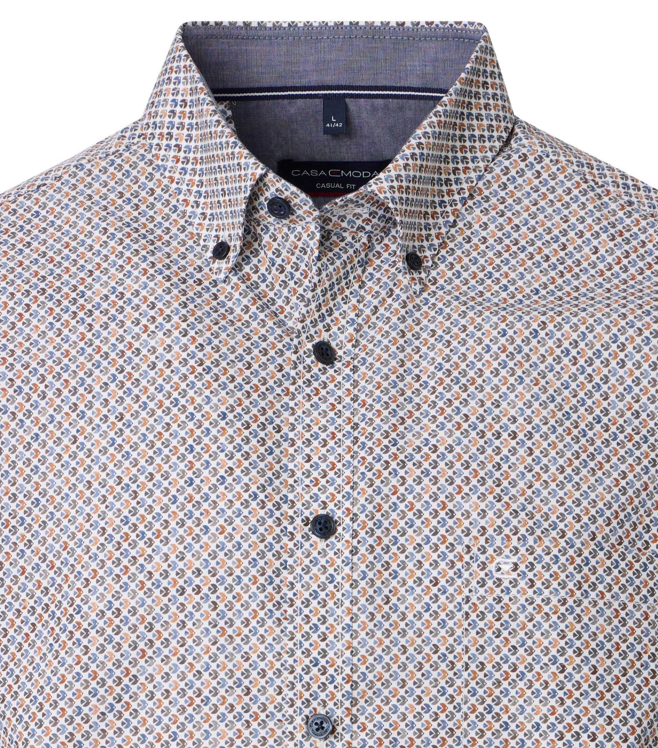 Ein Freizeithemd im Print Muster in der Farbe Orange
