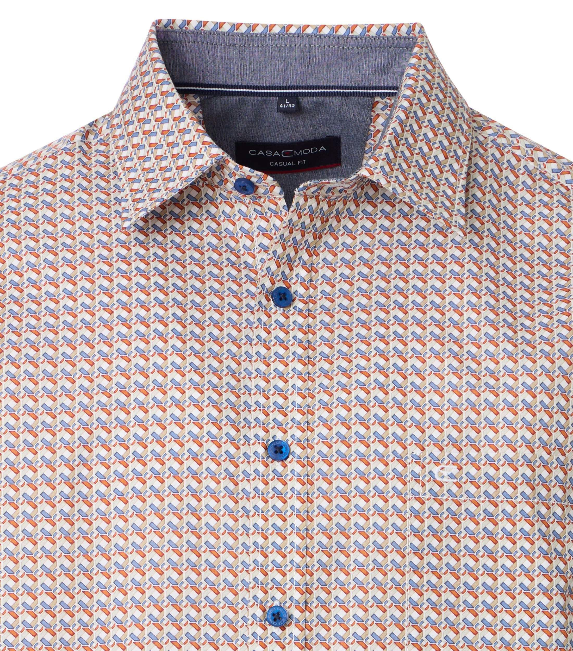 Ein Freizeithemd im Print Muster in der Farbe Orange