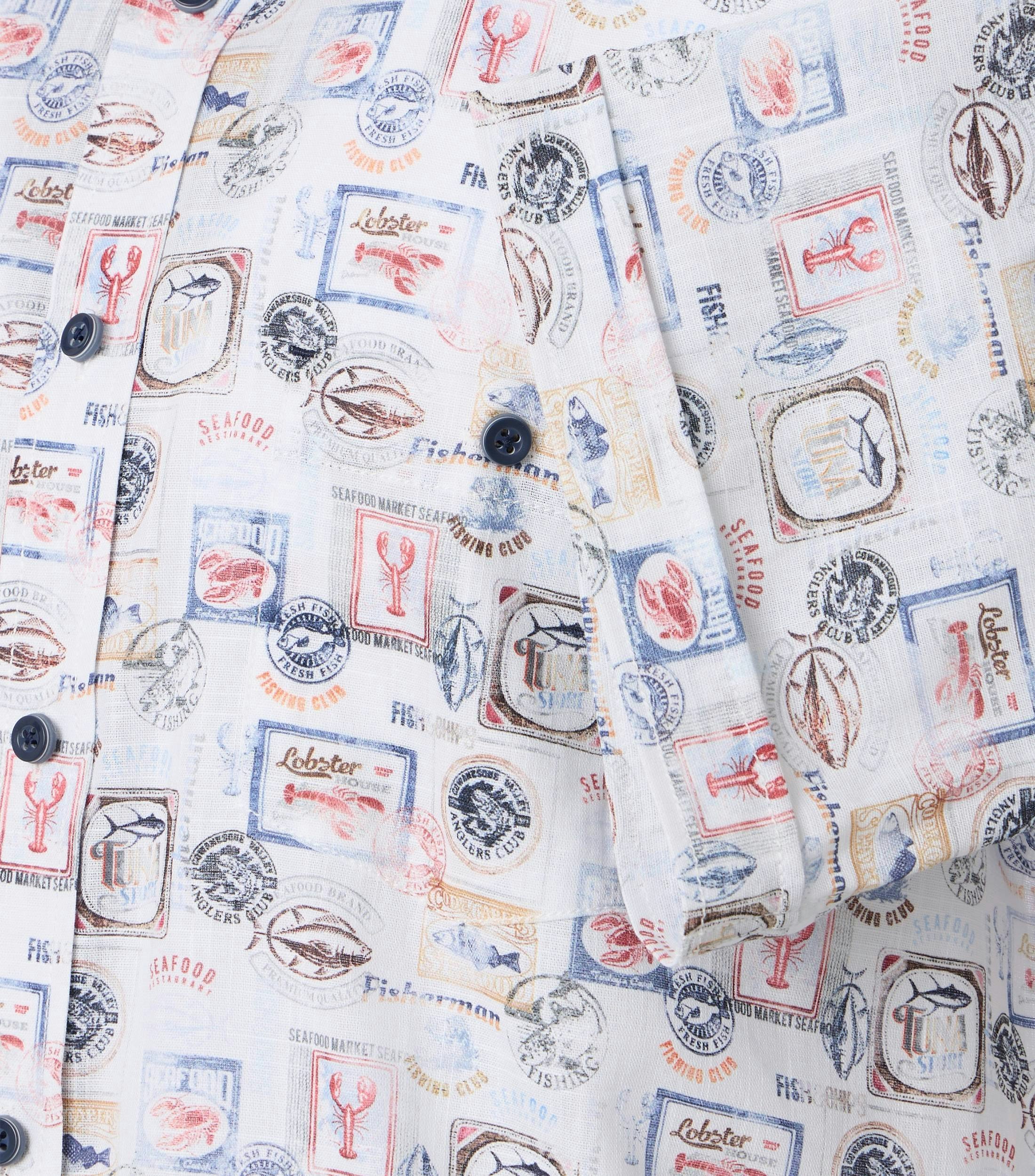 Ein Freizeithemd im Print Muster in der Farbe Hellblau