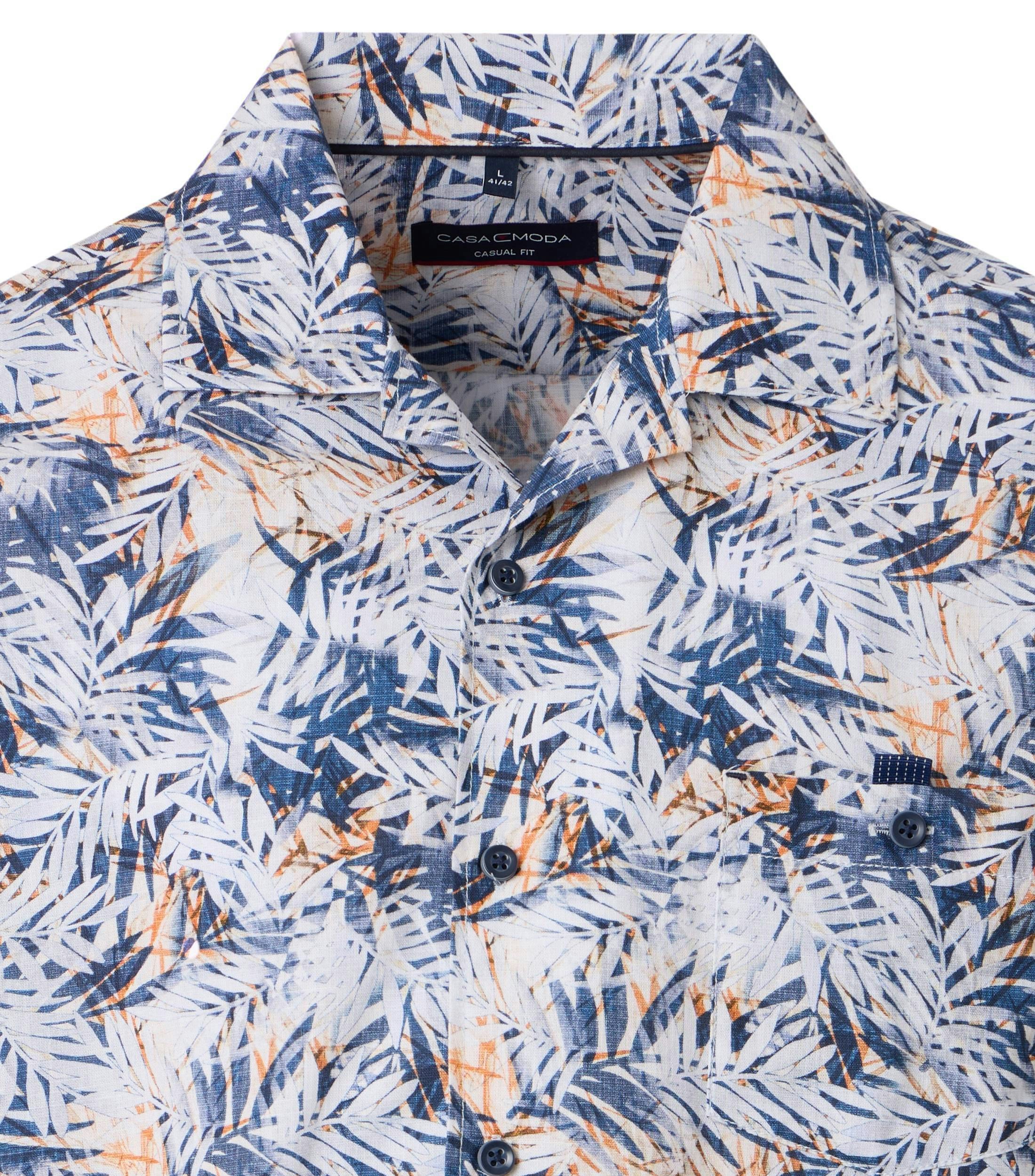 Ein Freizeithemd im Print Muster in der Farbe Hellblau