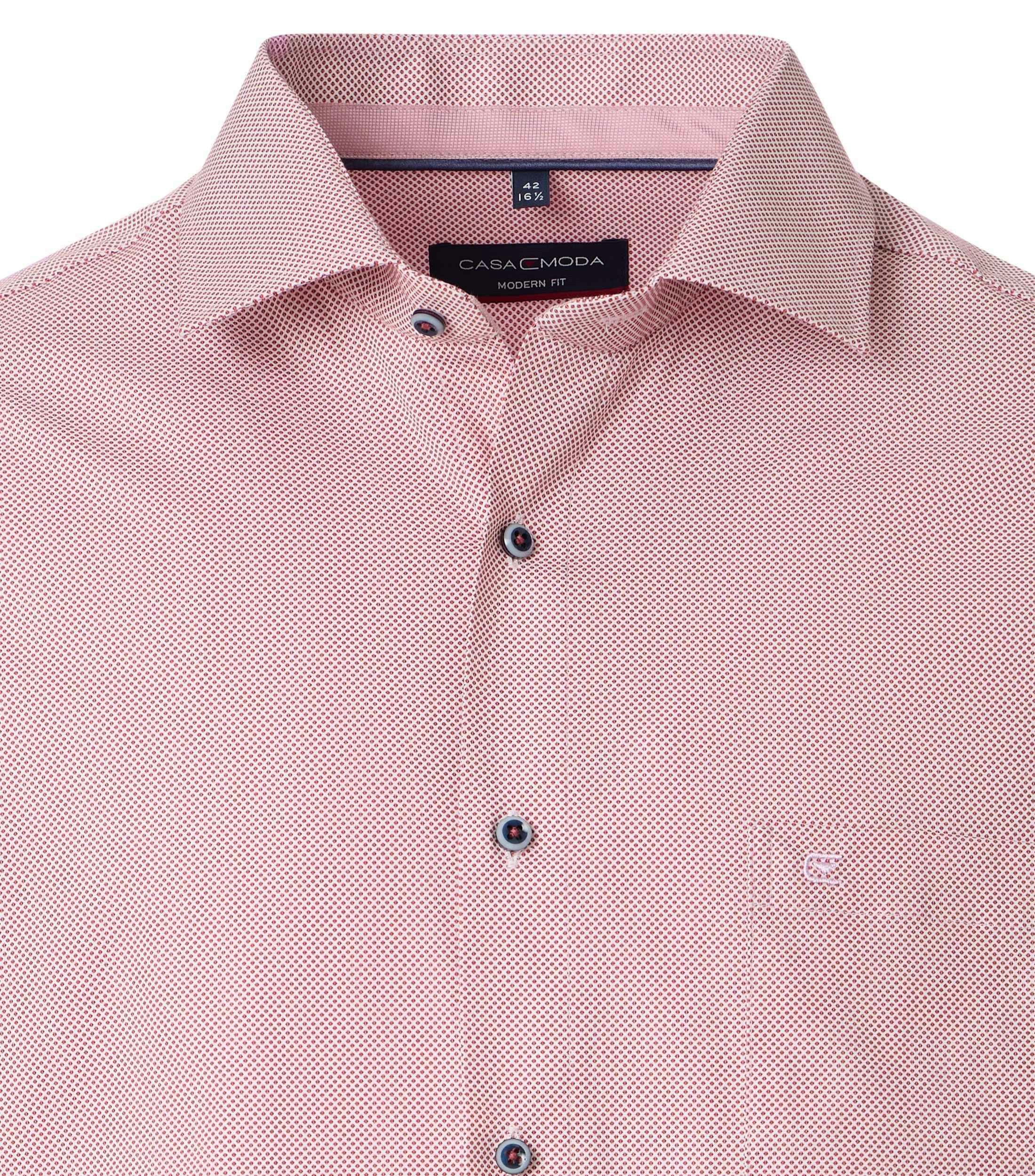 Ein Businesshemd im Print Muster in der Farbe Rot