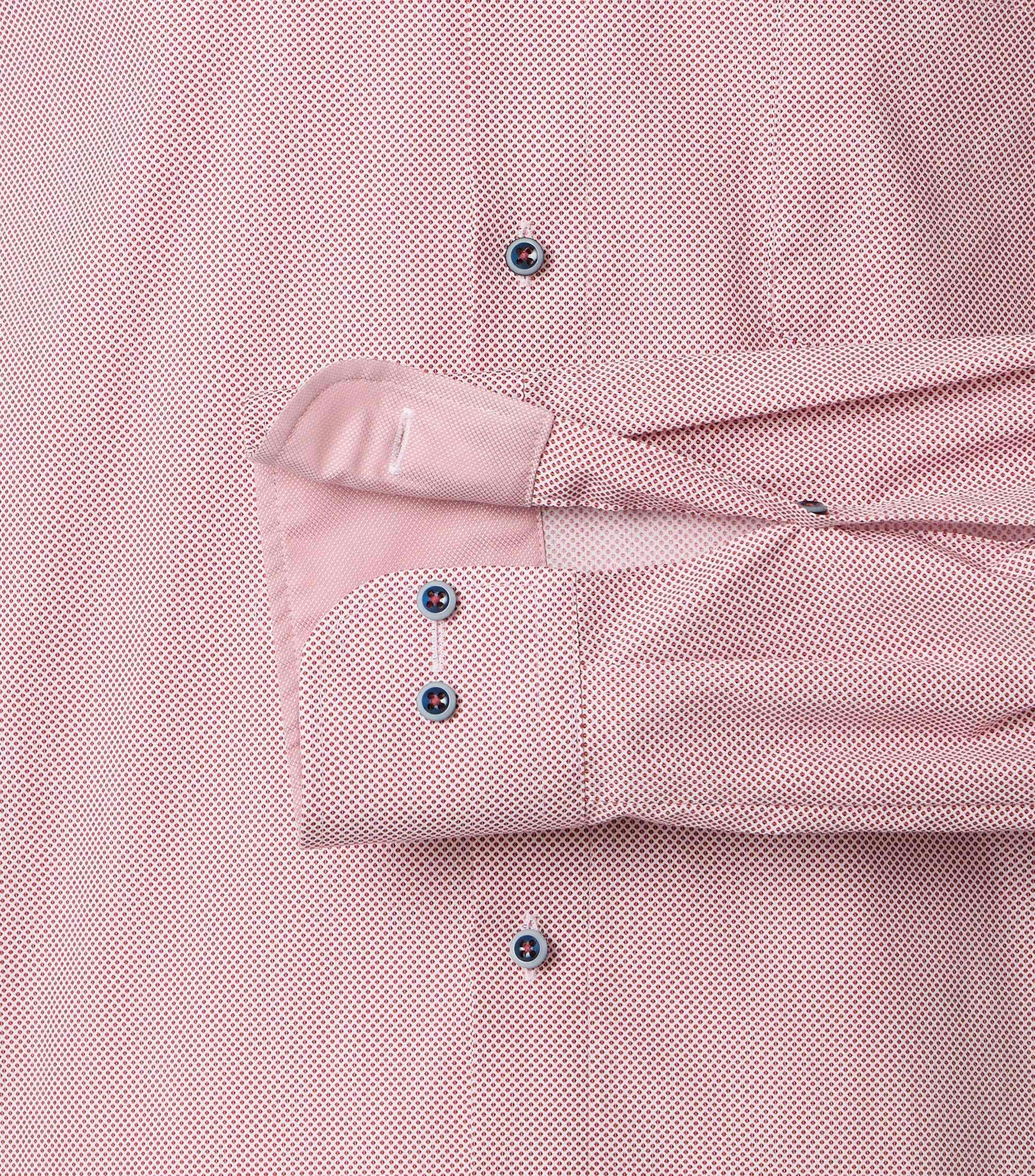 Ein Businesshemd im Print Muster in der Farbe Rot