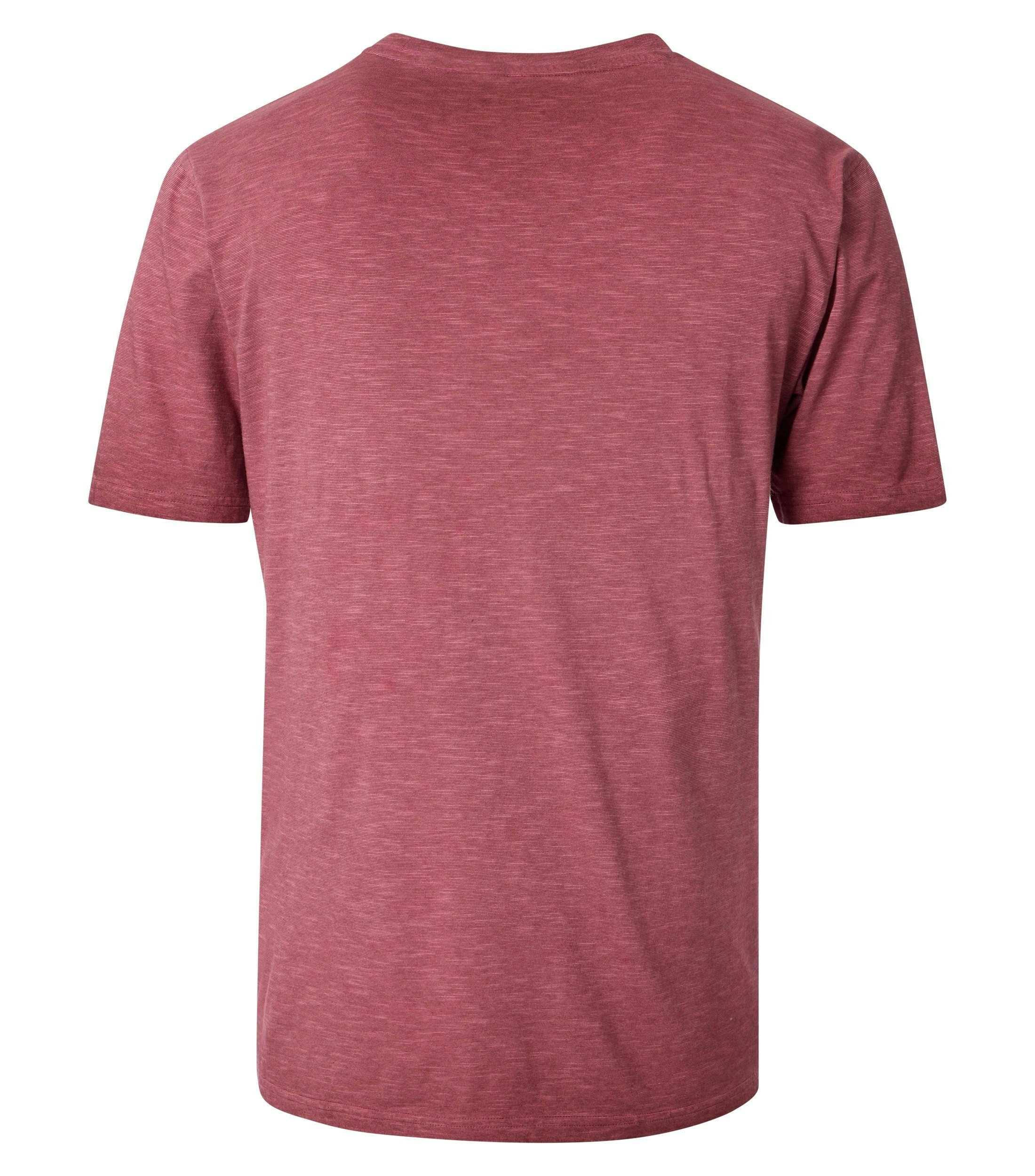 Das Model trägt ein TShirt im uni Muster in der Farbe Rotorange