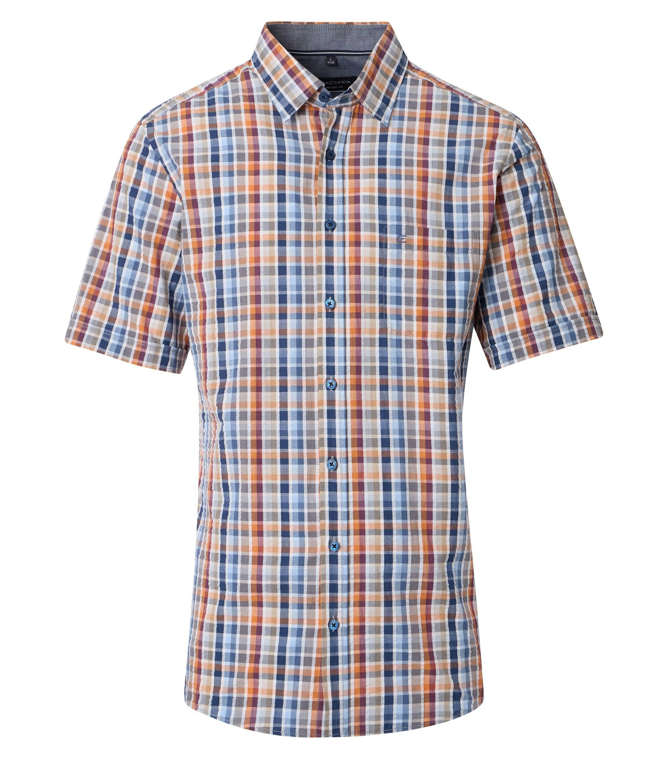 Ein Freizeithemd im kariert Muster in der Farbe Hellblau