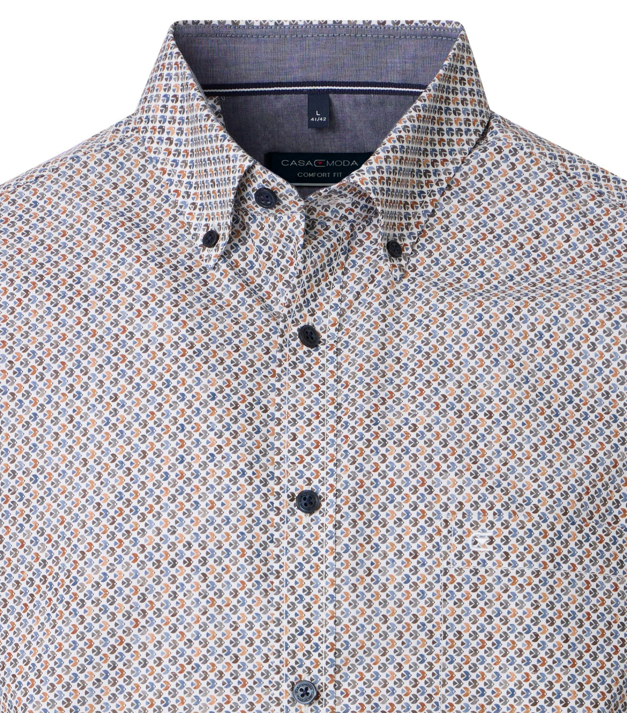 Ein Freizeithemd im Print Muster in der Farbe Orange
