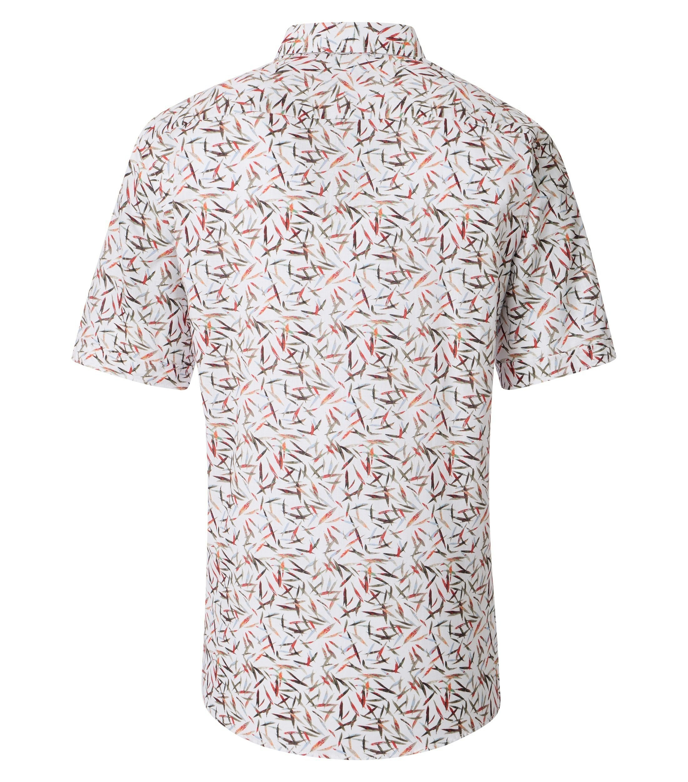 Ein Freizeithemd im Print Muster in der Farbe Rot